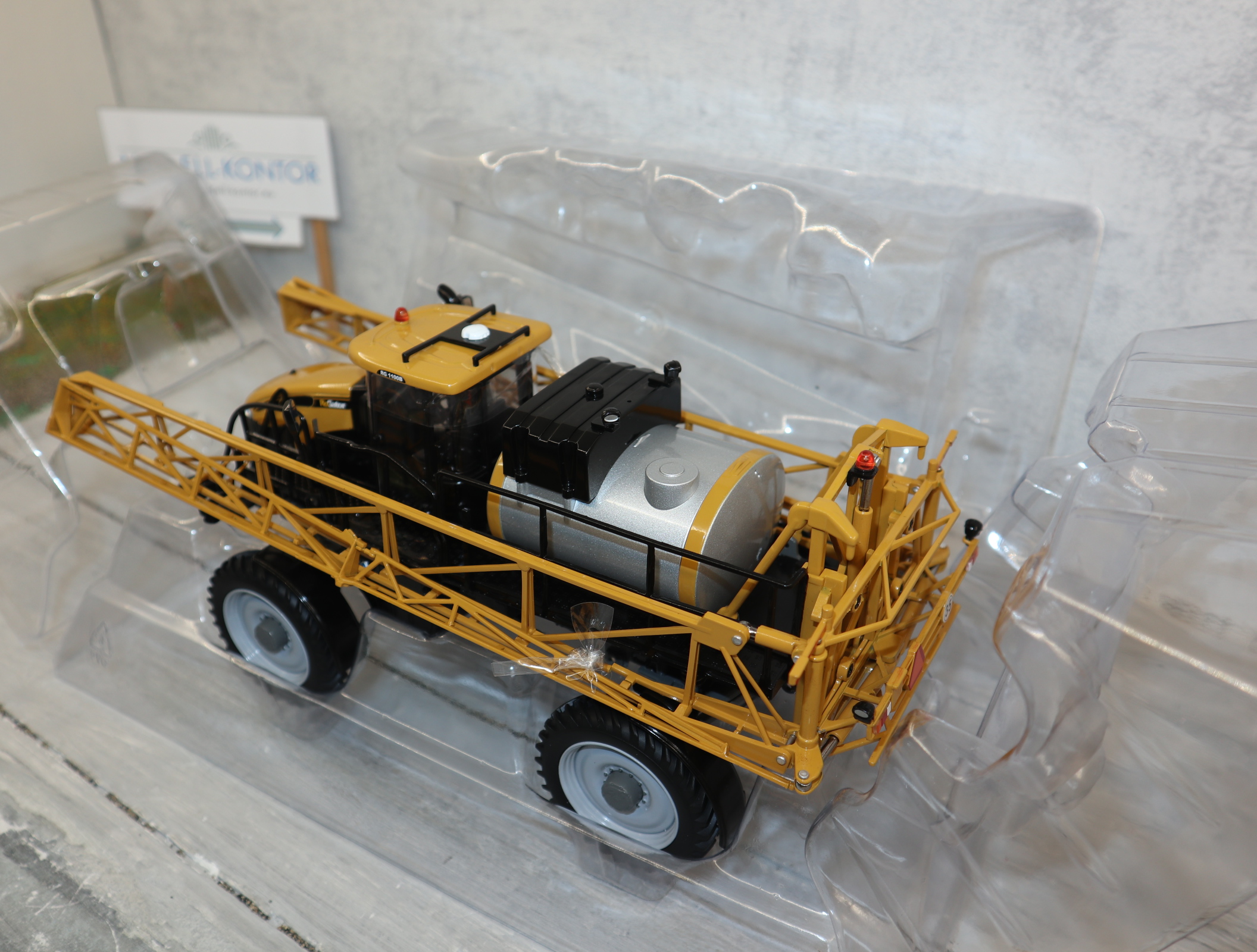 USK 10623 RoGator RG1100B selbstfahrende Feldspritze