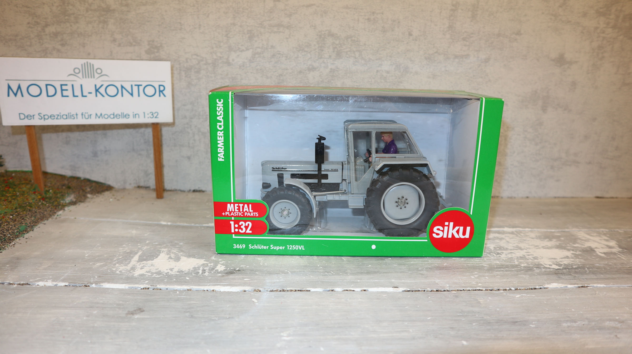 Siku 3469 in 1:32, Schlüter 1050 VL in grau SSC 2011, NEU in OVP