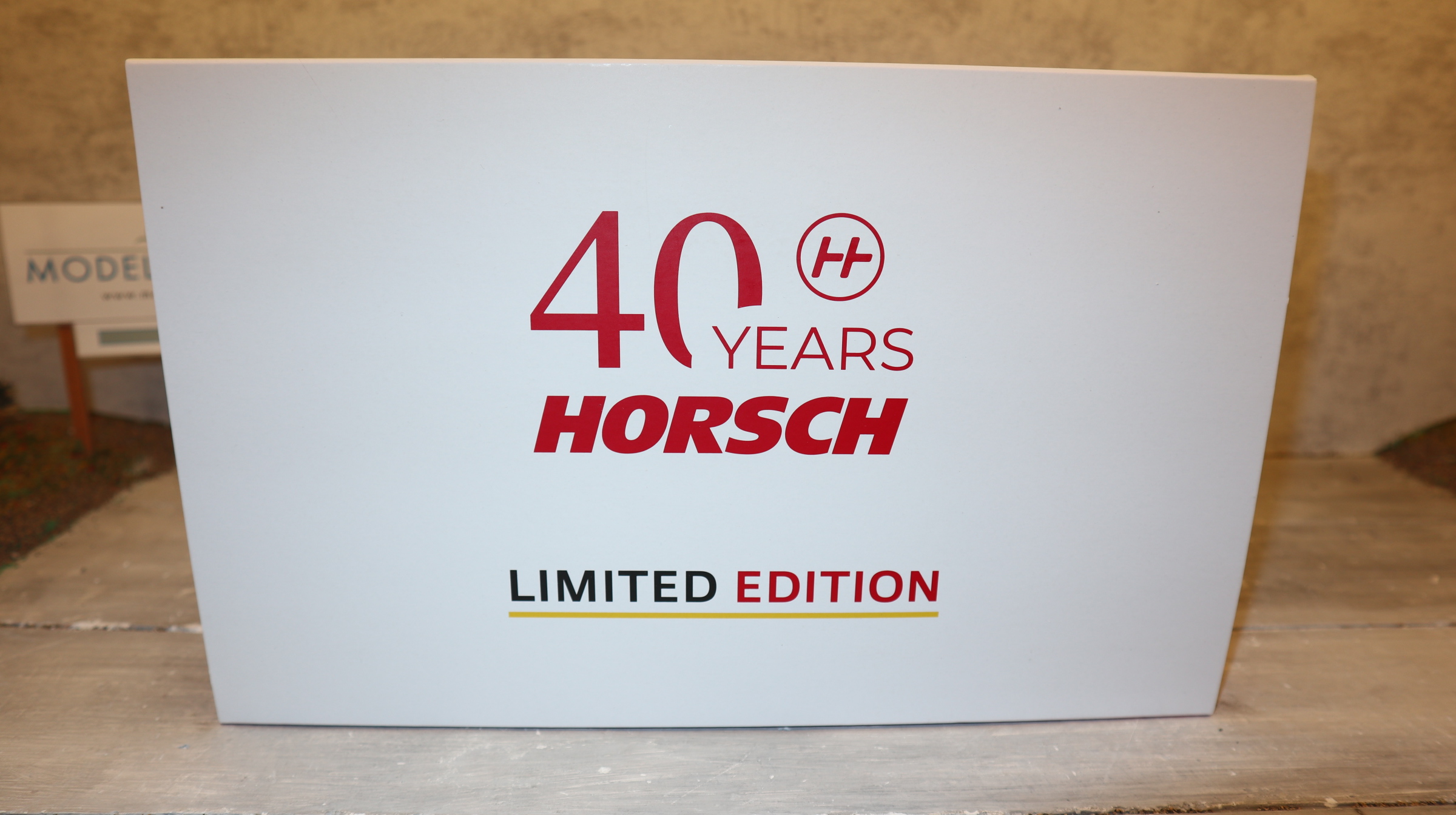 Universal Hobbies UH 6683 in 1:32,  Horsch Terra-Trac TT220 "40 Jahre Horsch",  NEU in OVP
