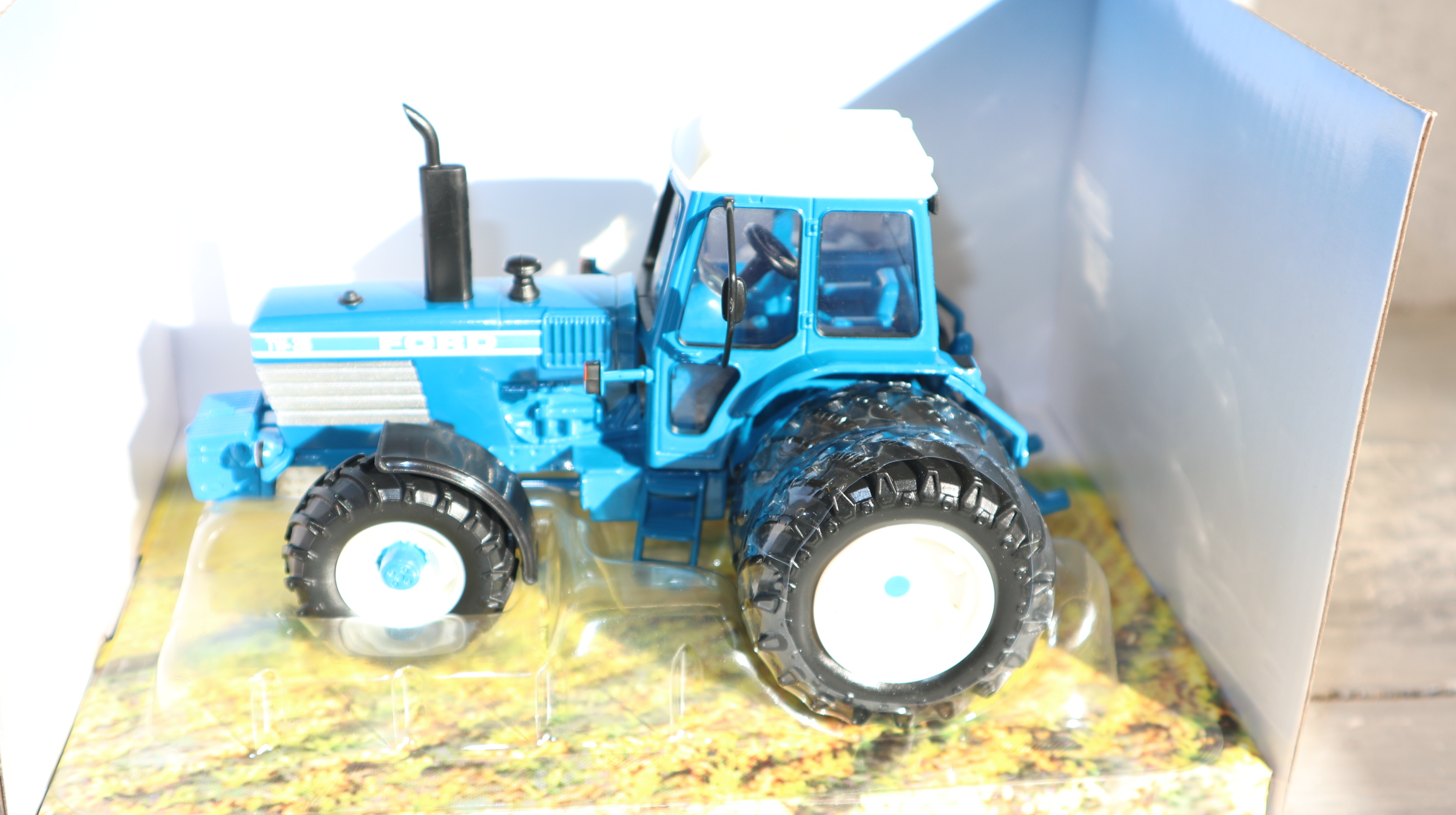 Britains 43394 in 1:32,  Ford TW35 Zwillingsräder, NEU in OVP