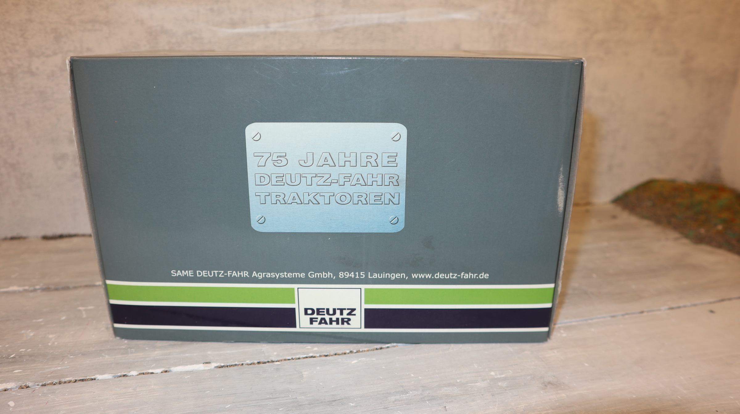 Universal Hobbies UH 2096 in 1:32,  Deutz-Fahr Agrotron 1160 mit Frontgewicht,  NEU in OVP