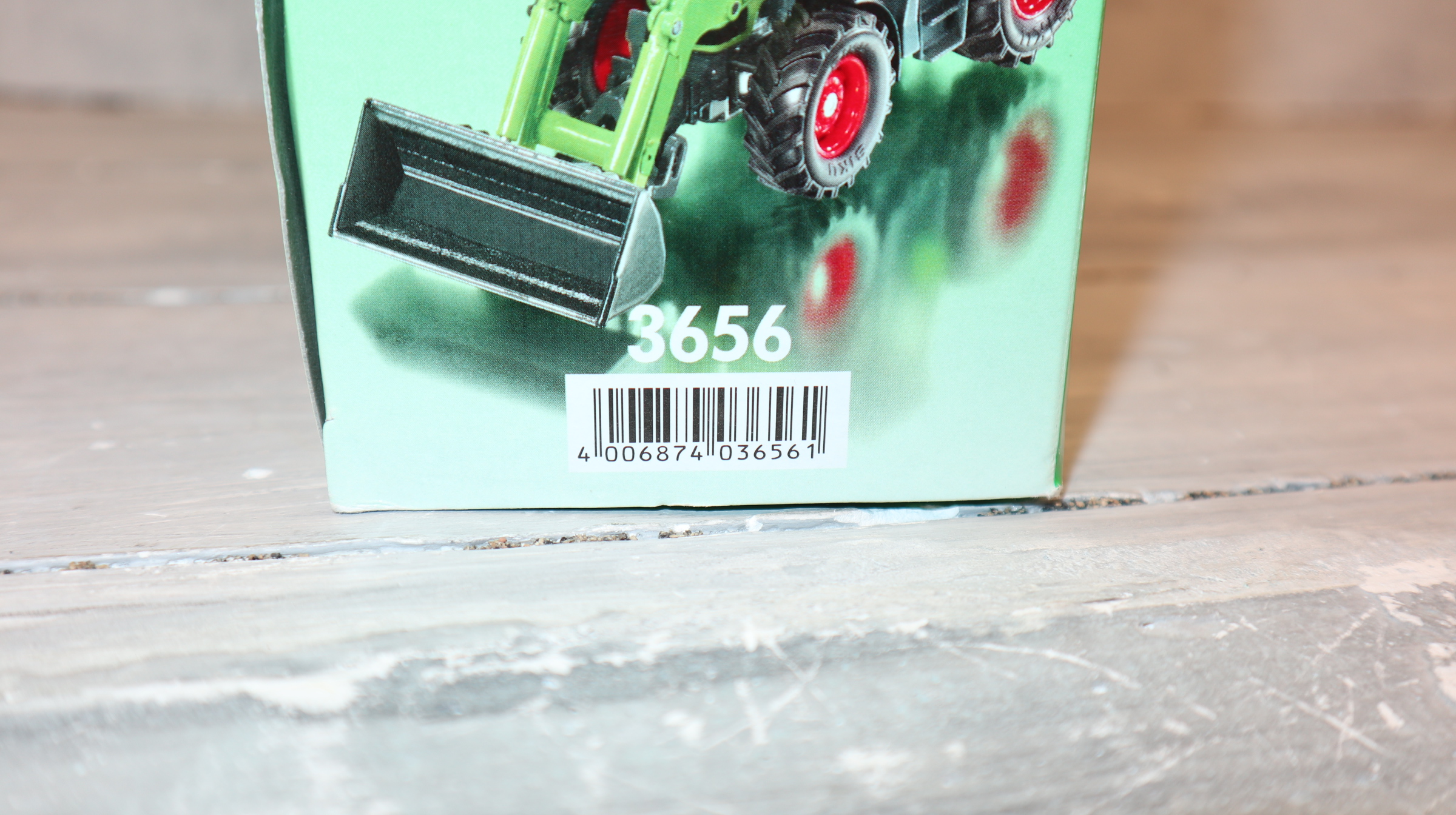 Siku 3656 in 1:32 Claas ARES 697 ATZ mit Wechselsystem am Frontlader,   NEU in OVP