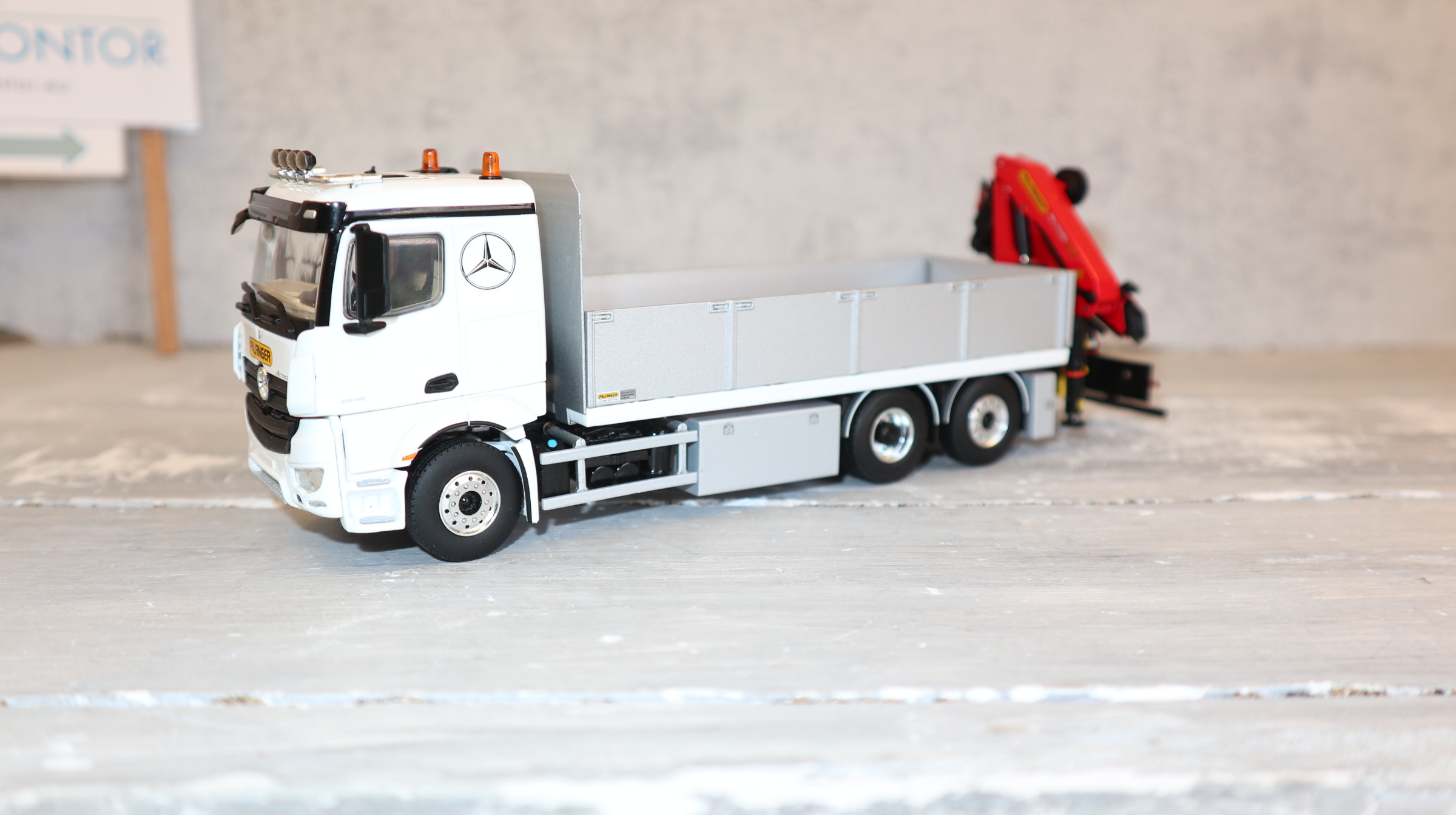 WSI 02-3665 in 1:50, MB ACTROS MP5 + Palfinger PK 19001 weiß, Baustoffwagen NEU in OVP