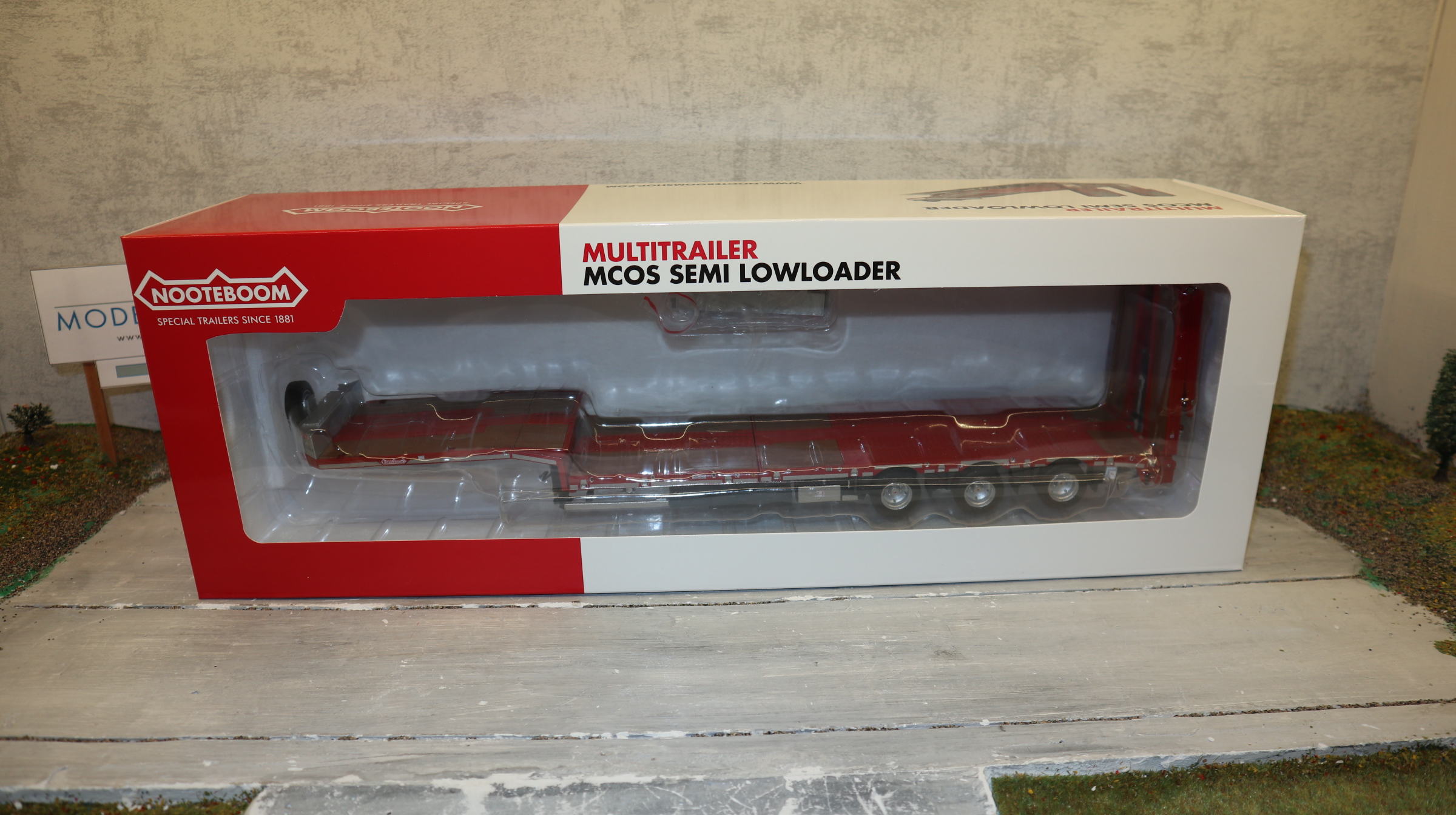 MarGe 1812-01 in 1:32, Nooteboom MCOS 48-03 Semi Tieflader ROT mit Holz-Auflagen, NEU in OVP