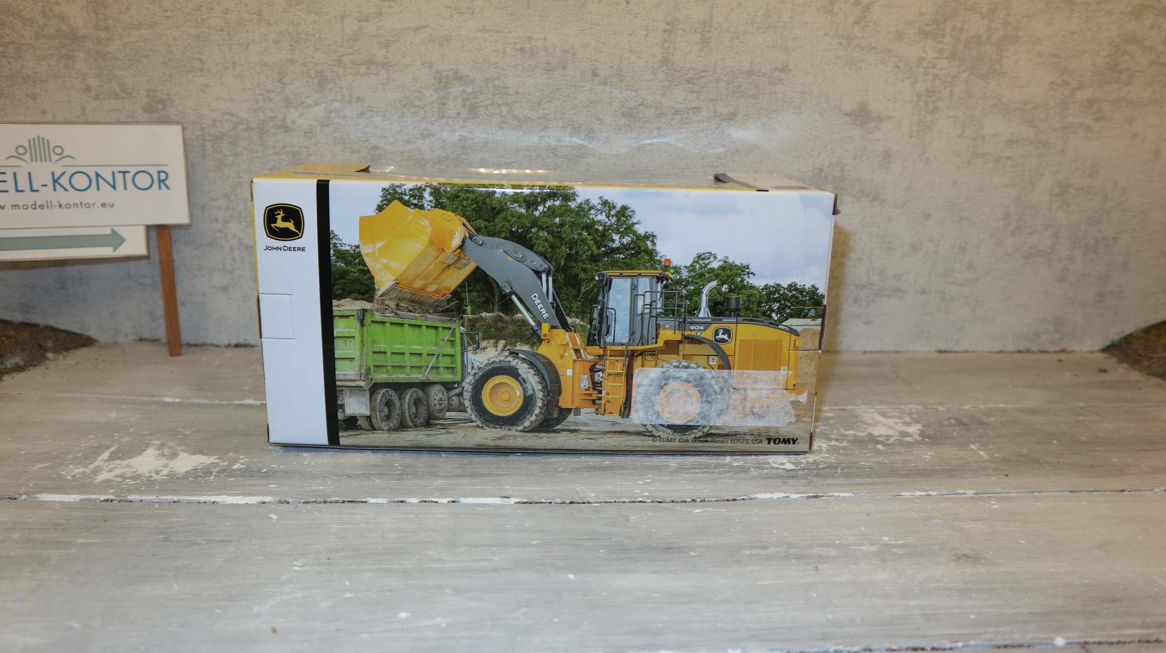 ERTL Prestige 45904 in 1:50, DEERE 904K P-Tier grau-schwarz,  USA-Modell, NEU in OVP