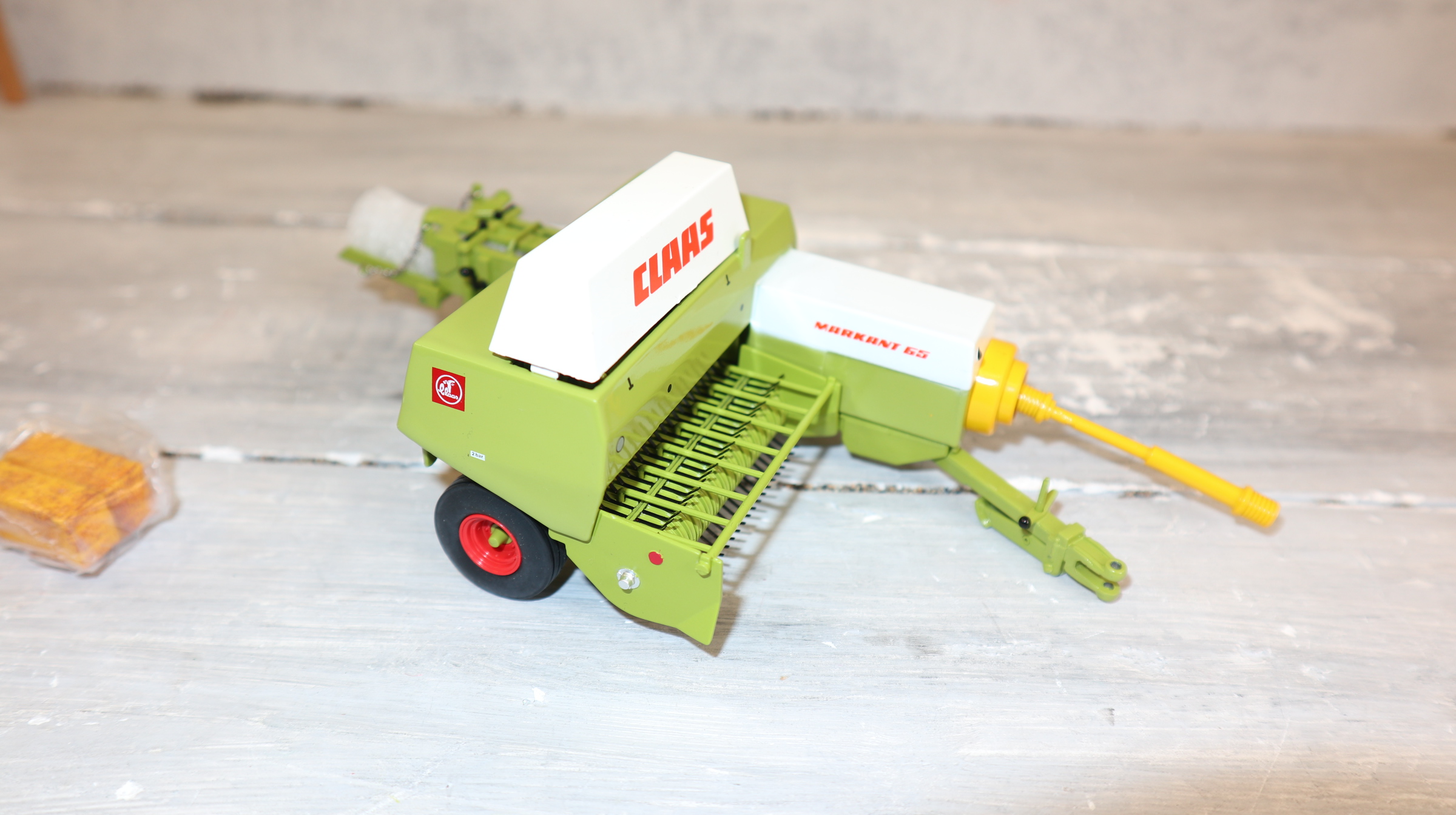 Replicagri 106 in  1:32,  Claas Markant 65 Ballenpresse, NEU in OVP