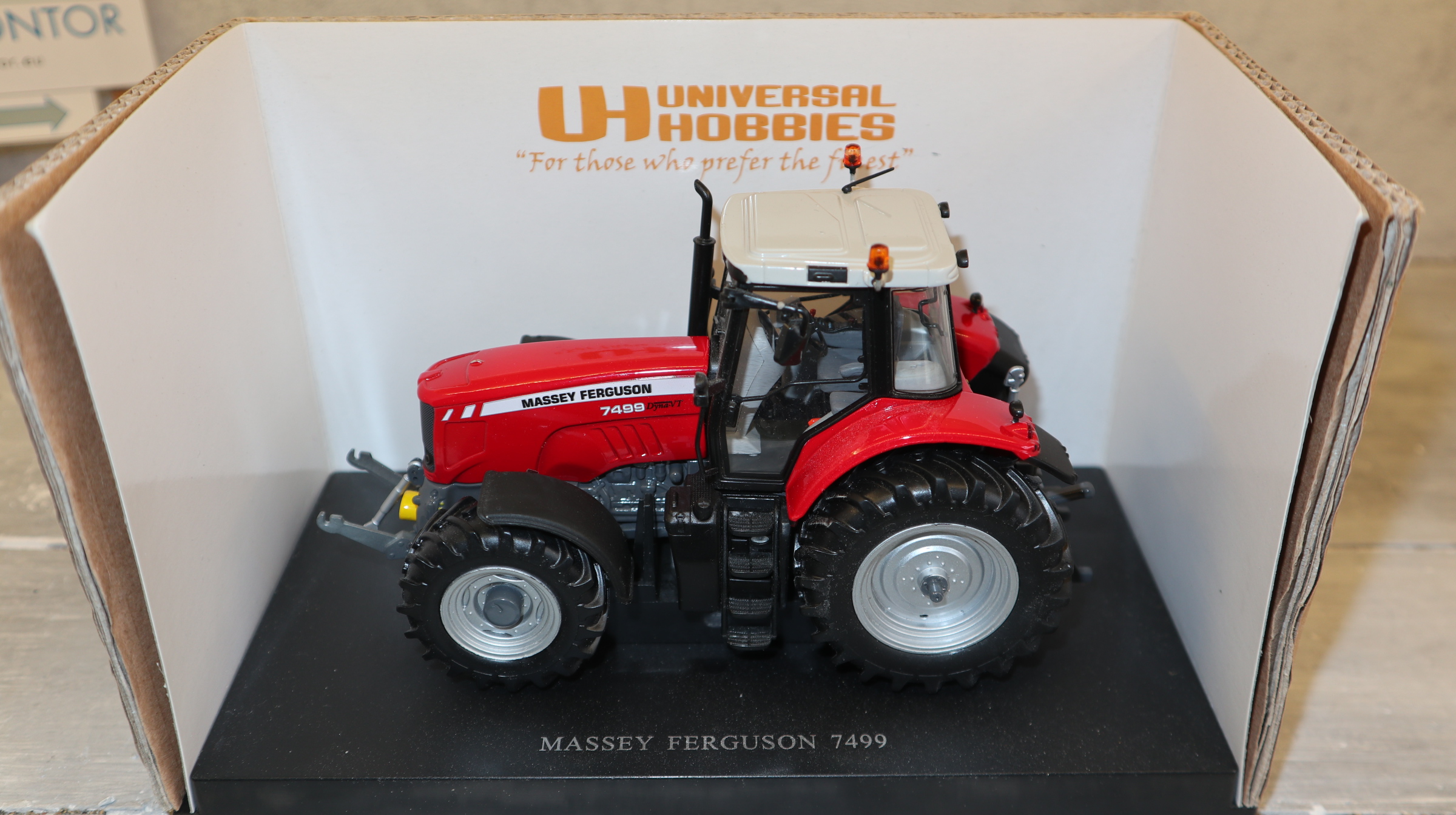 Universal Hobbies UH 2850 in 1:32, Massey Ferguson 7499, NEU in OVP