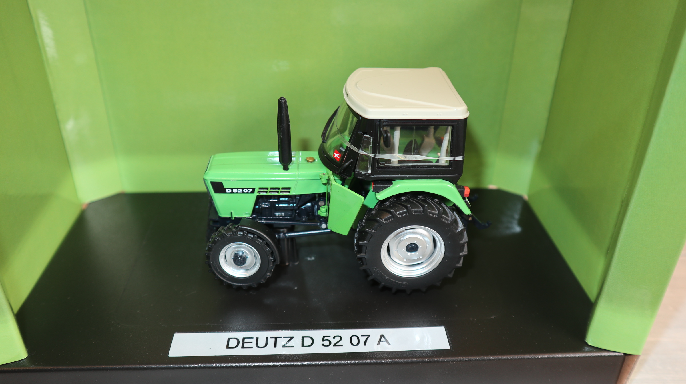 Weise Toys 1054 in 1:32, Deutz D 5207 A, NEU in OVP