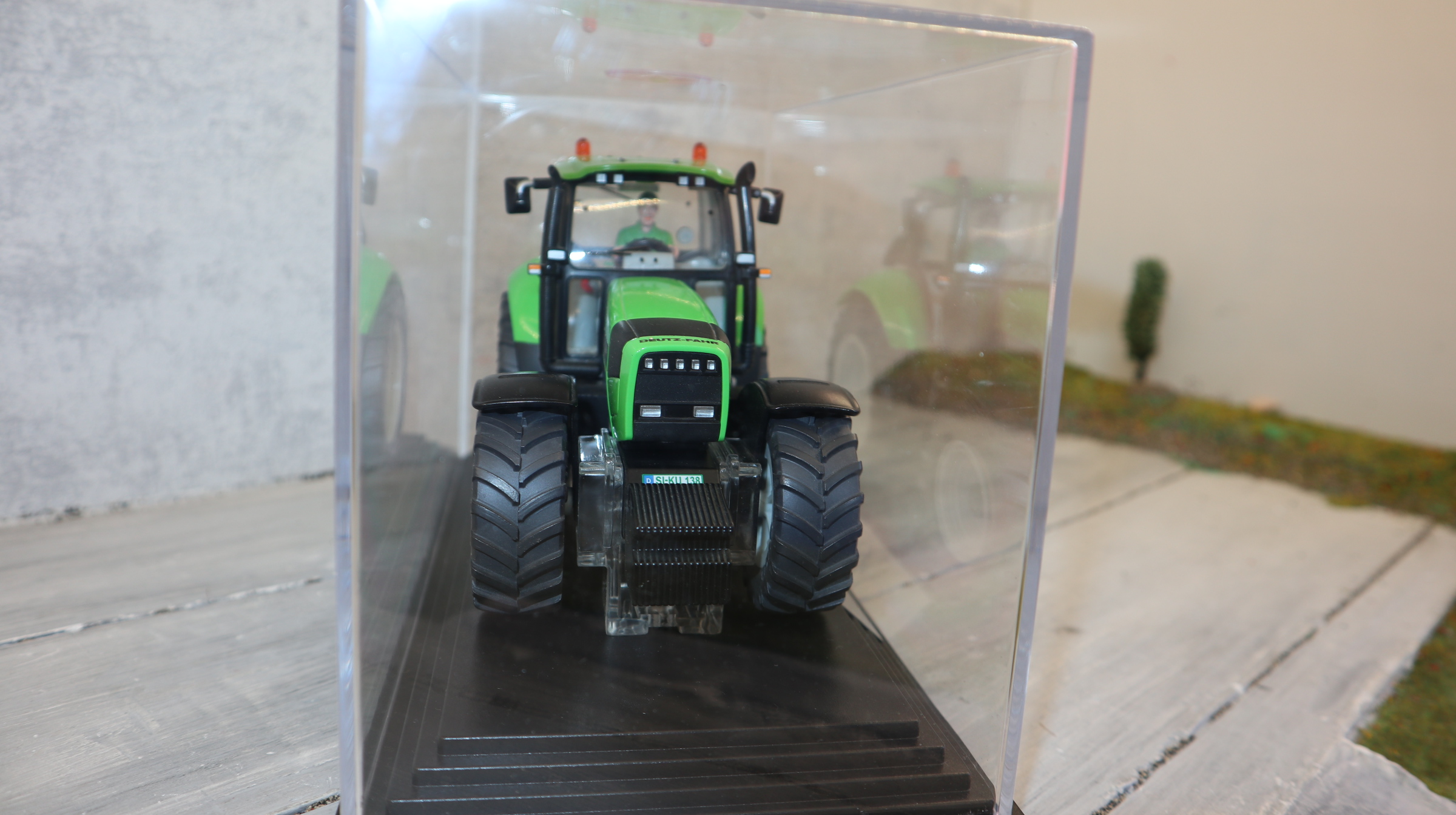 Siku 4453 in 1:32,  Deutz Agrotron 235, Sondermodell FarmerPlus, NEU in OVP