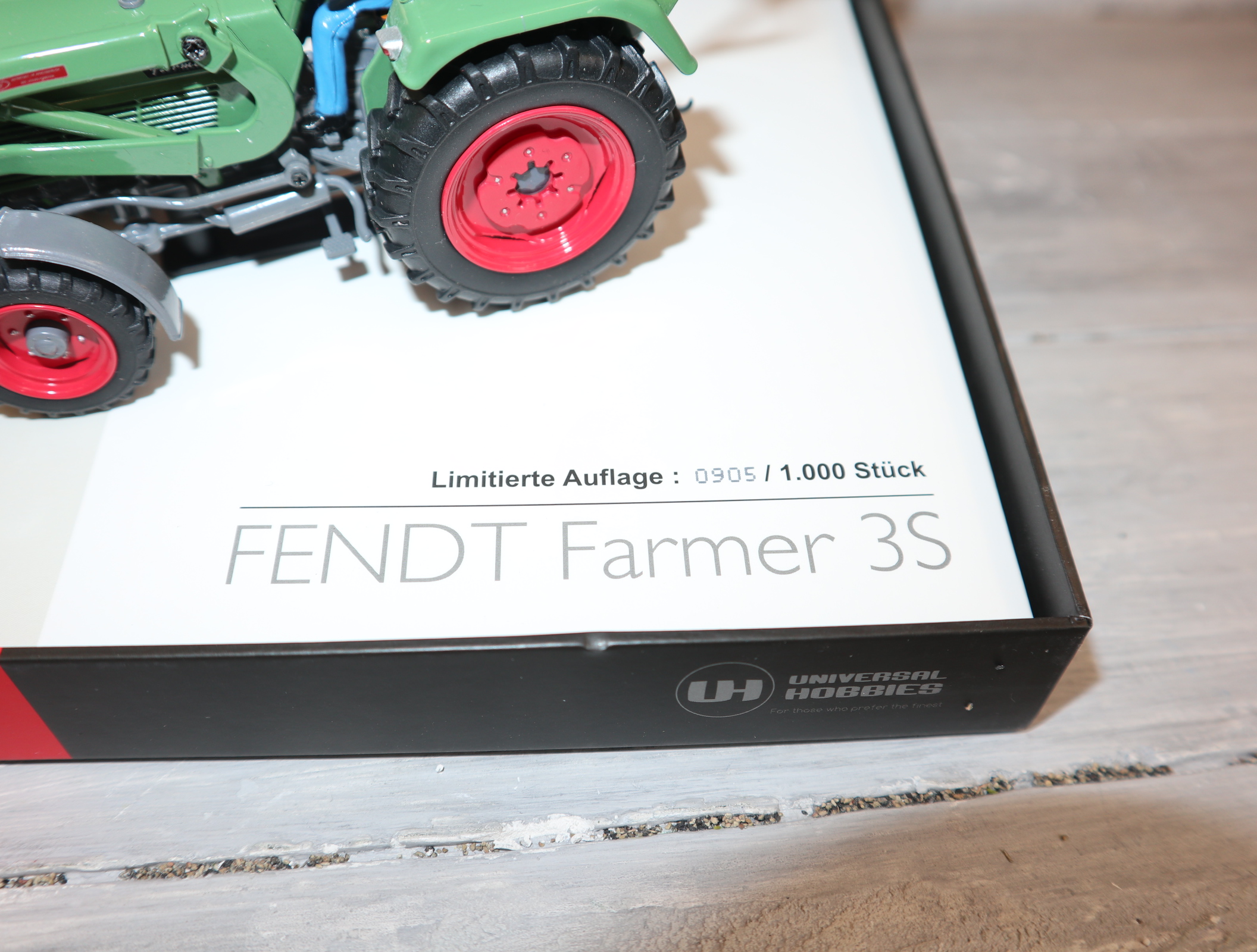 Universal Hobbies 6232 1:32 Fendt Farmer 3S TRAKTORADO 2019