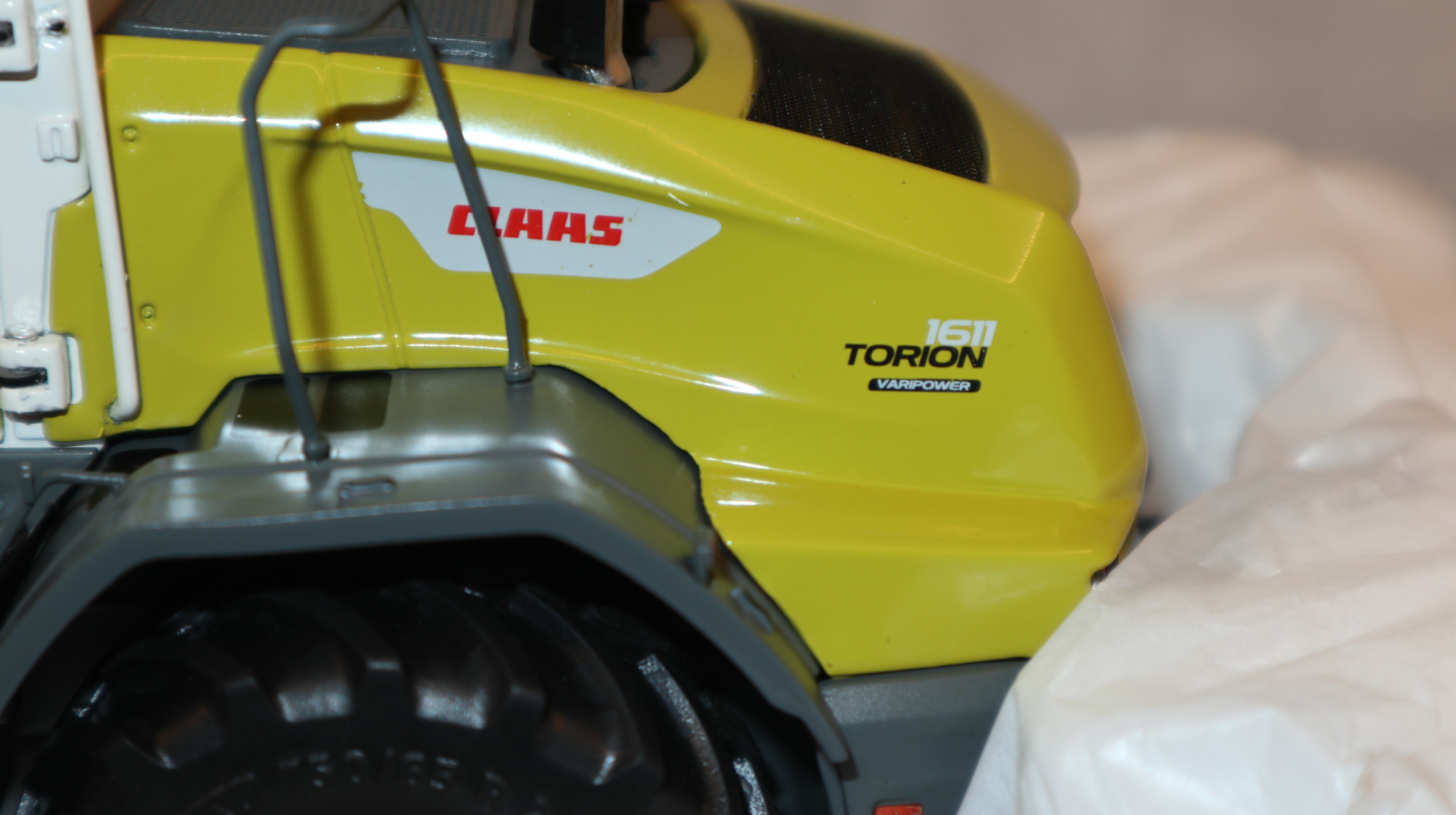 AT Collections 3200201 in 1:32, Claas Torion 1611 Radlader NEU in OVP