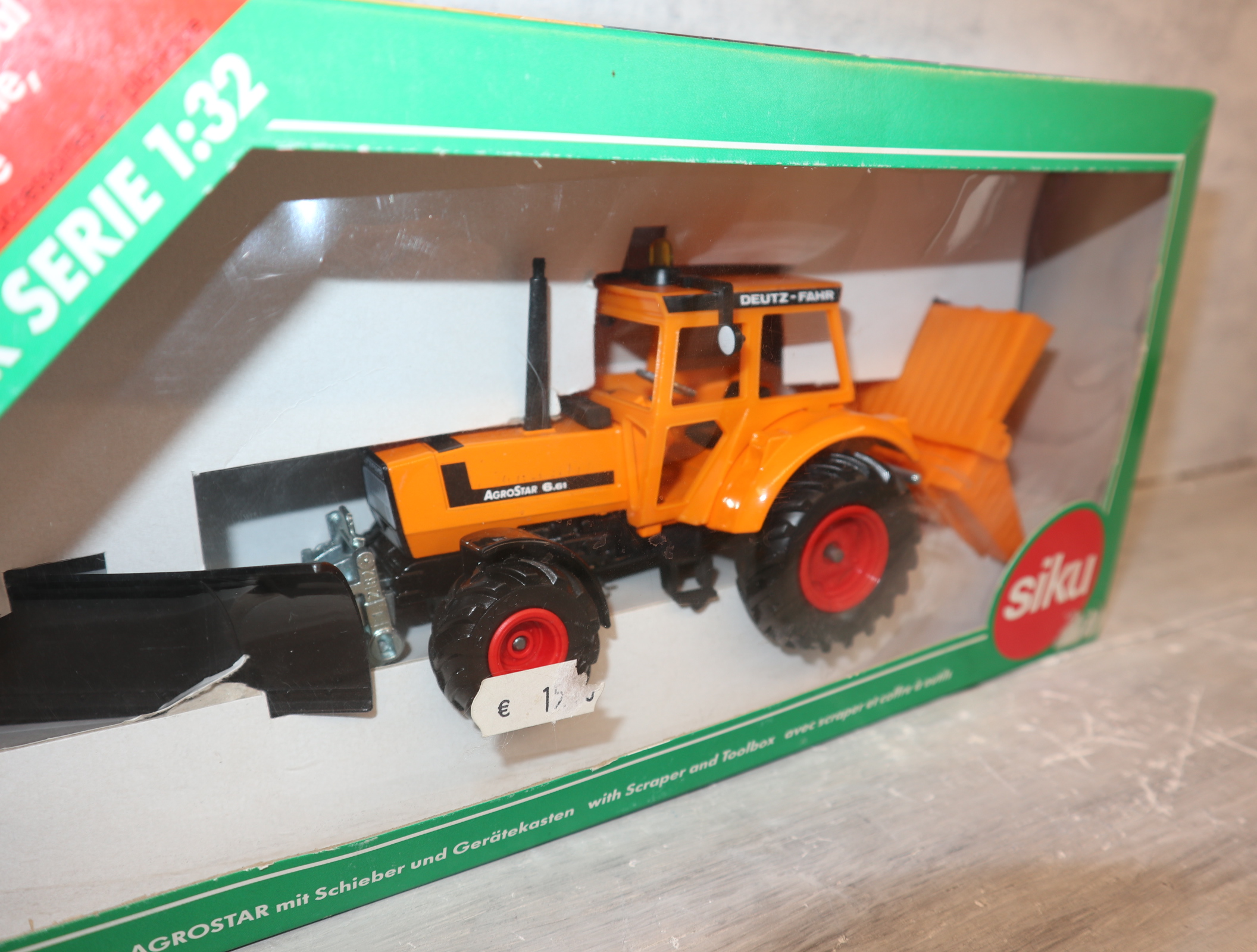 Siku 3457 in 1:32 Deutz-Fahr Agrostar Kommunal Winterdienst mit Anbaugeräten,  NEU in OVP