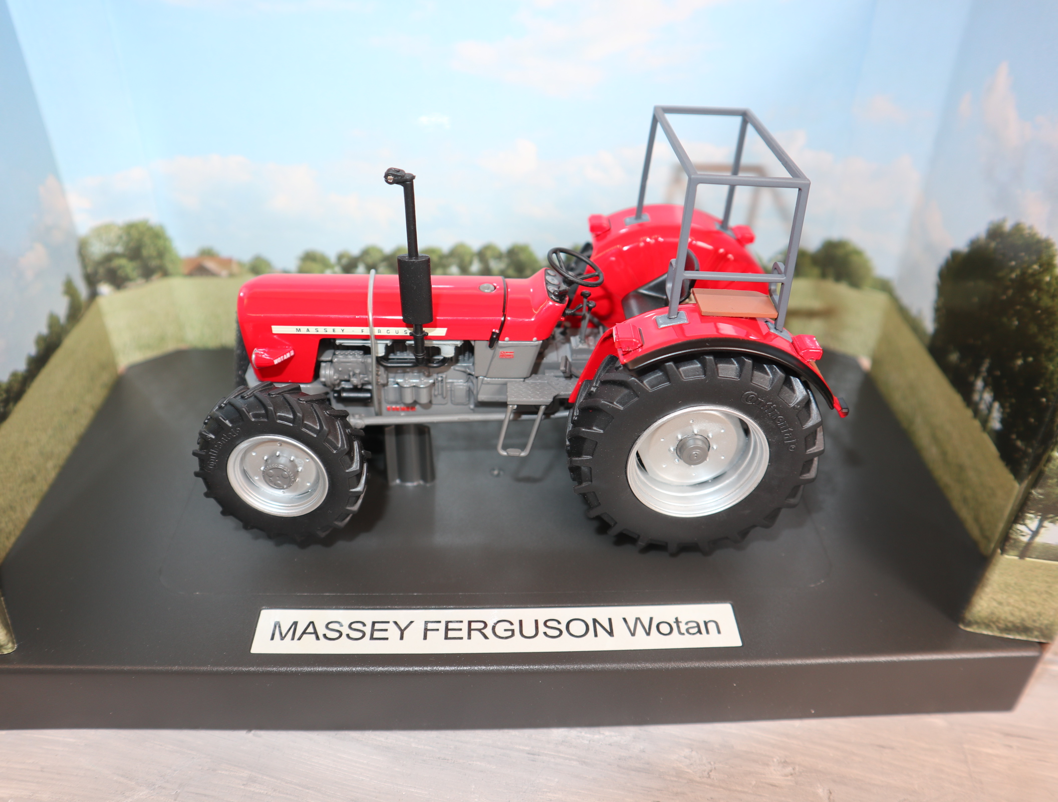 Weise Toys 1061 in 1:32 Massey Ferguson WOTAN II mit Überrollbügel