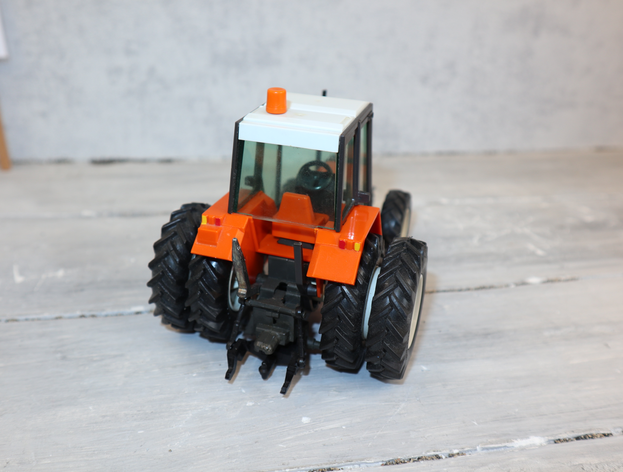 Britains 9522 in 1:32 Renault 145-14 in orange, TOP ohne OVP