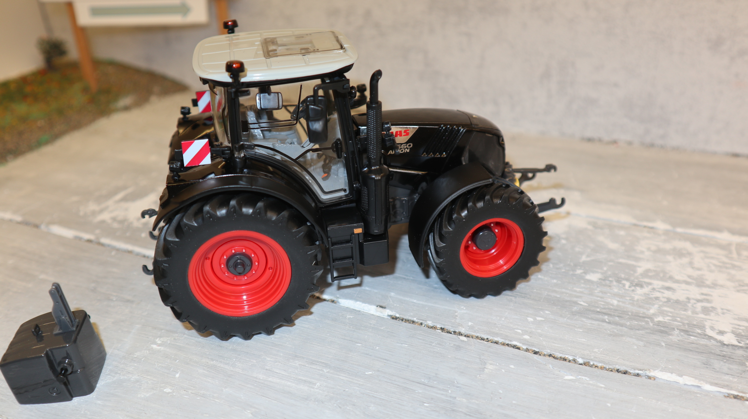 Wiking 02574720 in 1:32,  Claas Arion 660 Gunmetal Black, NEU in OVP