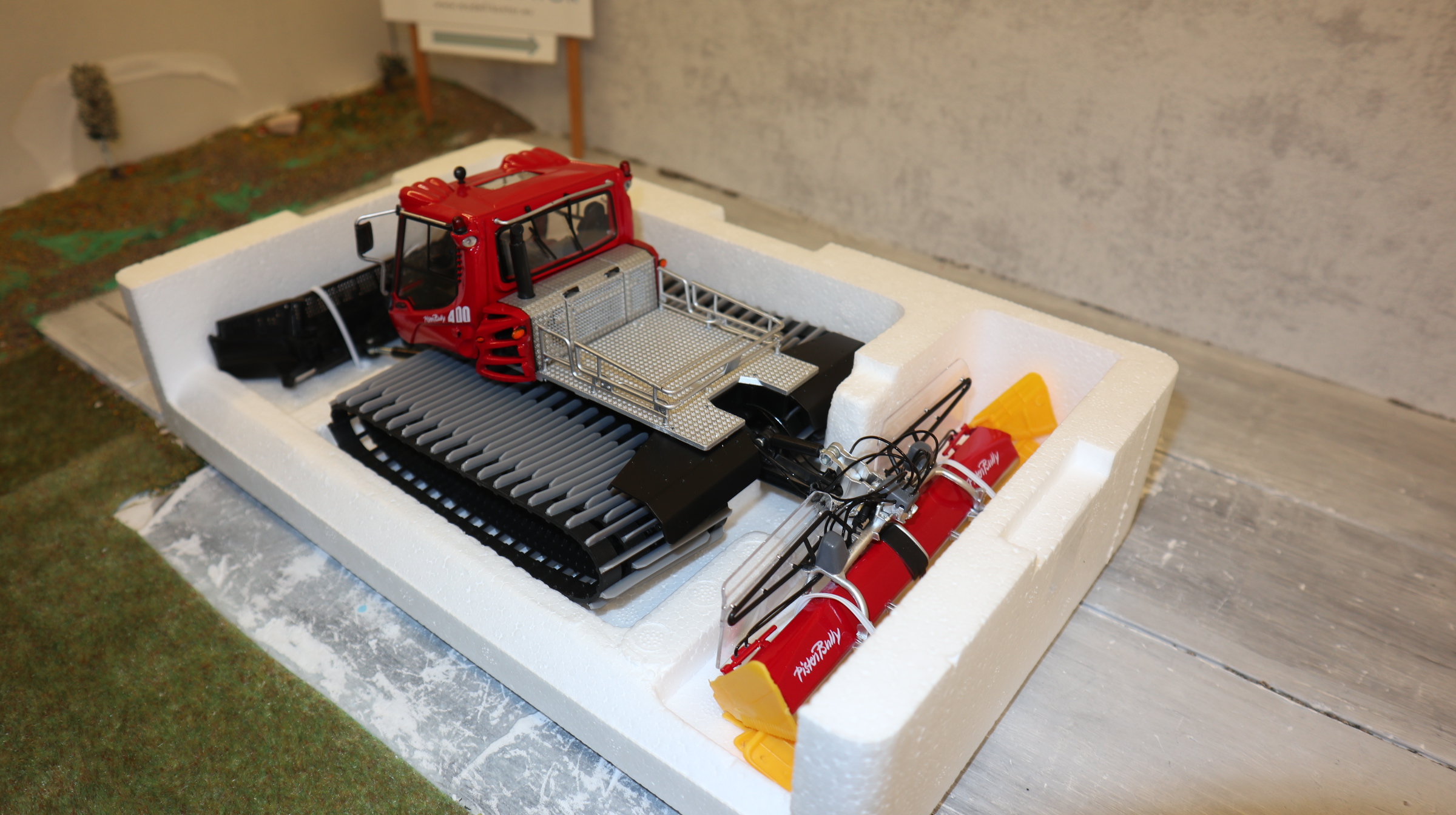 Jägerdorfer 4807 in 1:32,  Kässbohrer PistenBully 400, NEU in OVP