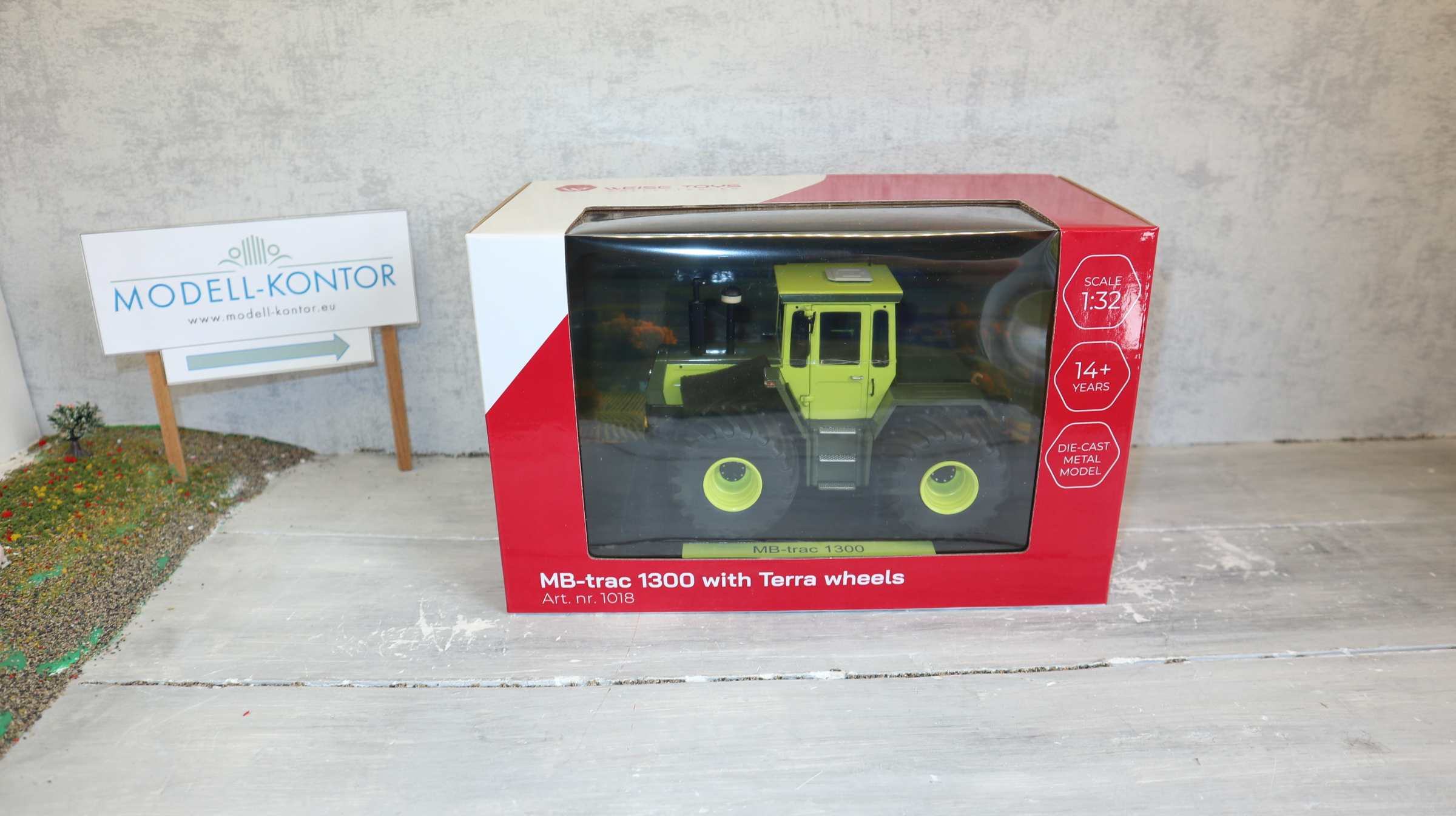 Weise Toys 1018 in 1:32, MB-trac 1300 mit Terra-Reifen,  NEU in OVP