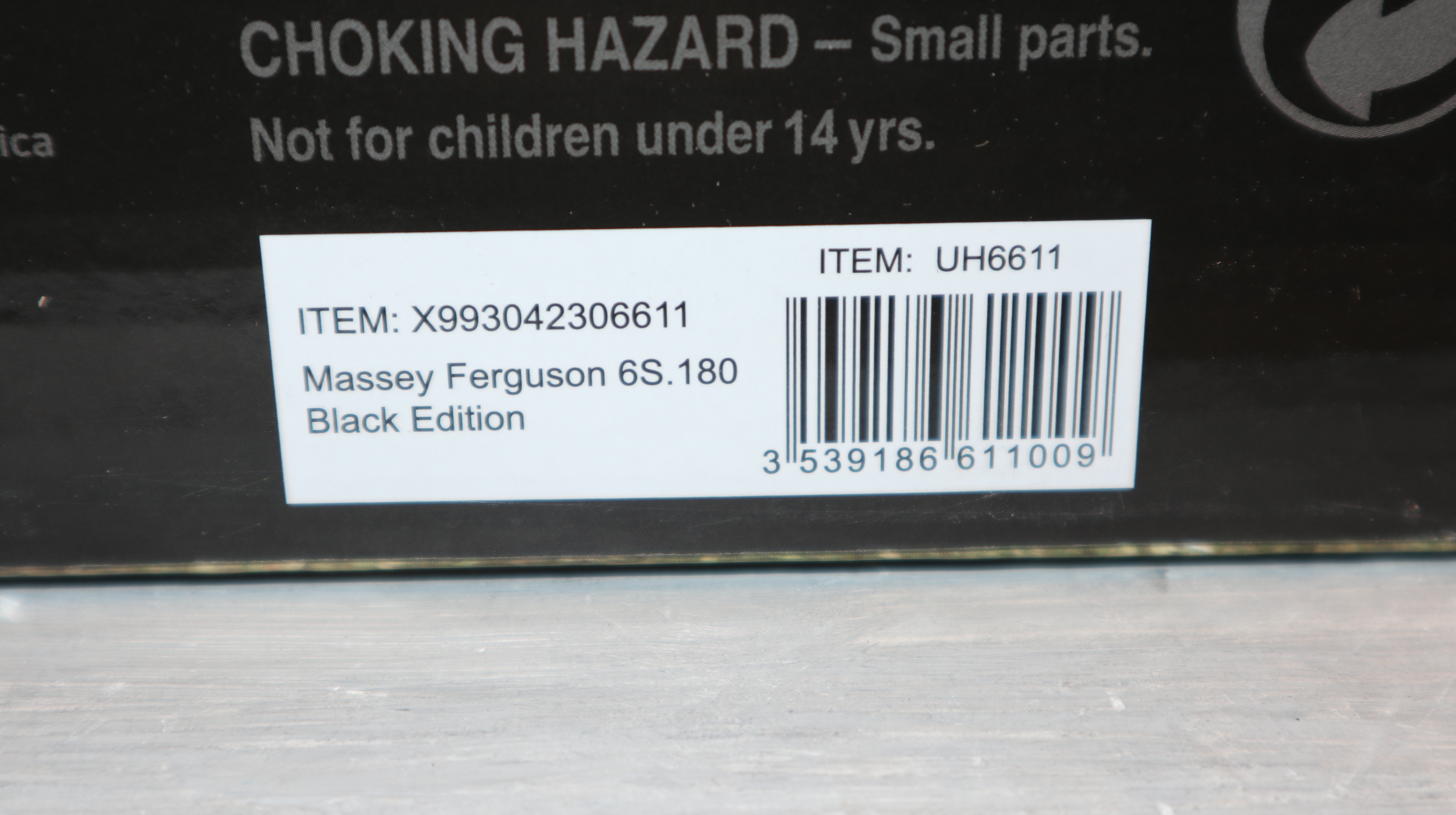 Universal Hobbies UH 6611 in 1:32,  Massey Ferguson 6S.180 Black Edition,  NEU in OVP
