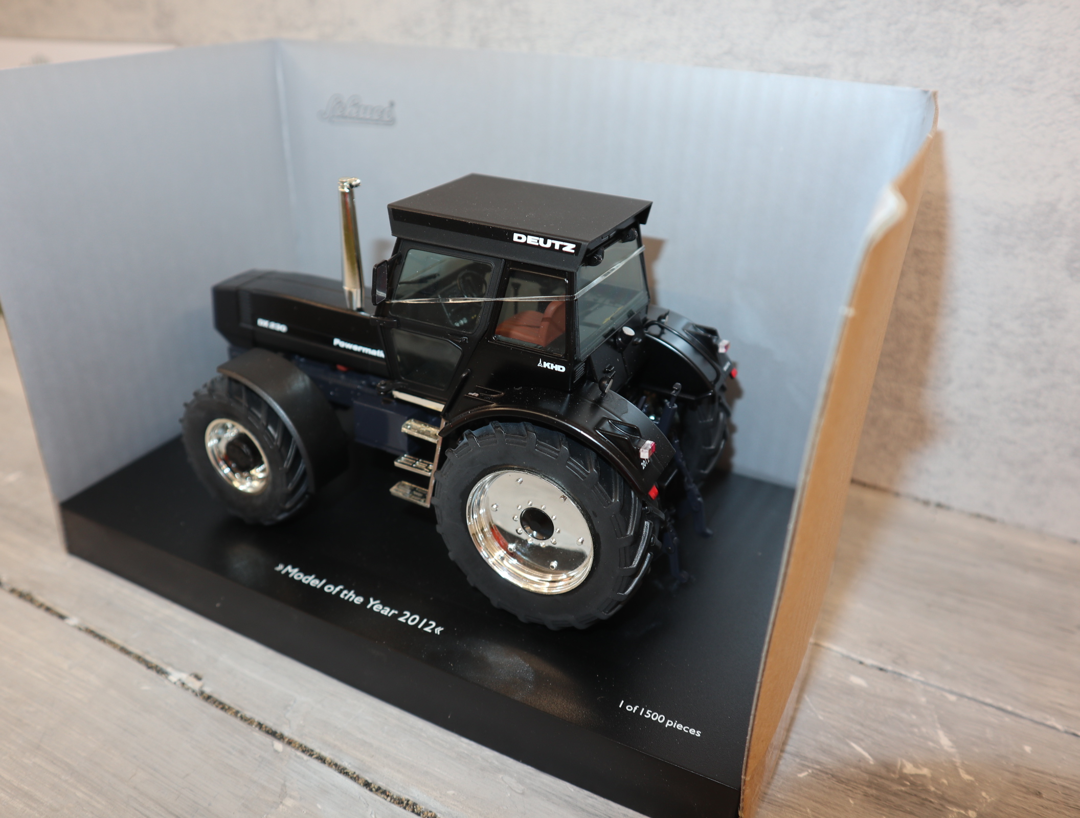 Schuco 7686  in 1:32 Deutz-Fahr DX 230 Blackline 450768600 in OVP