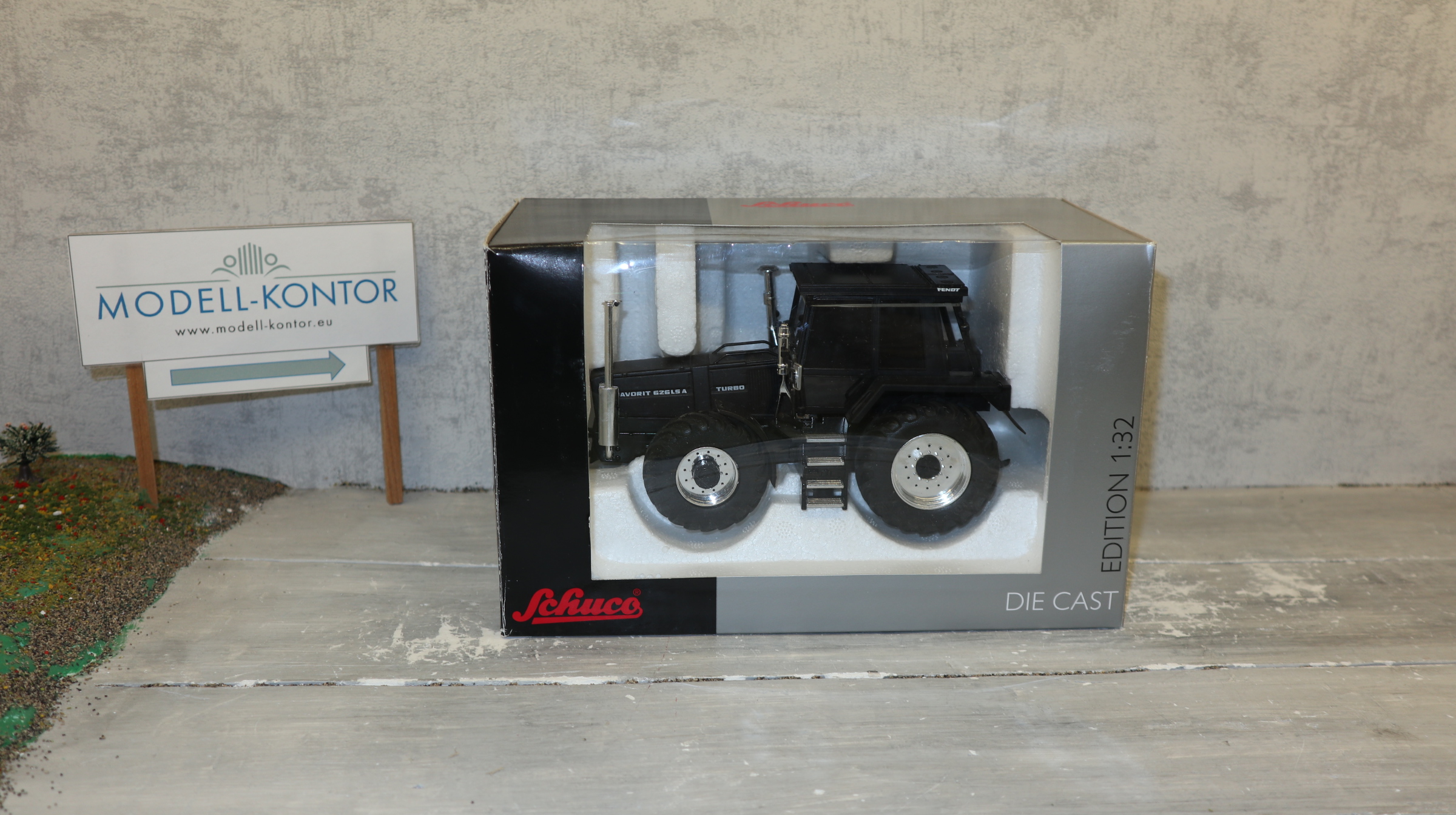 Schuco 7660 in 1:32, Fendt Favorit 626 LSA BLACKLINE, NEU in OVP