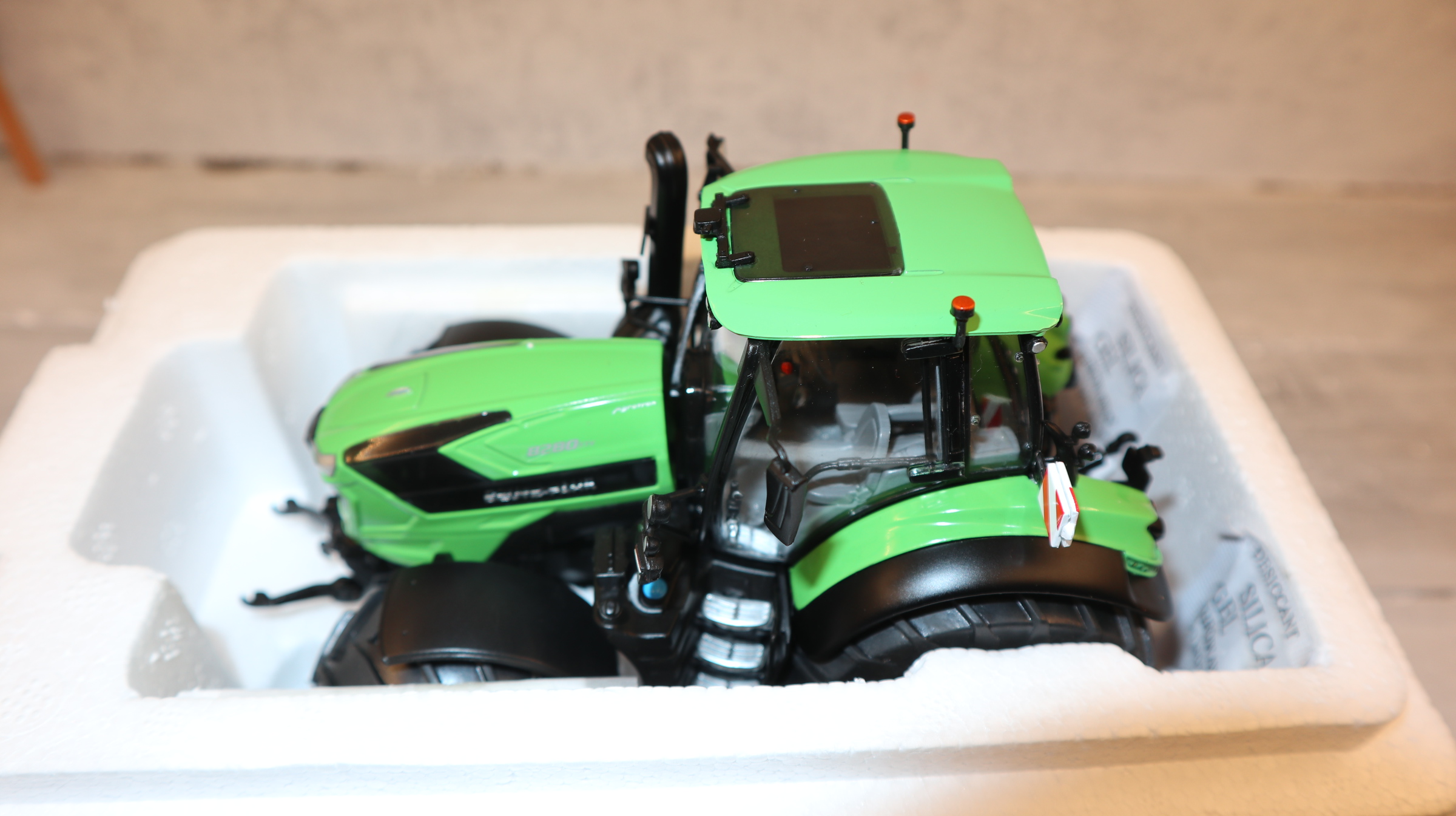 Schuco 7848 in 1:32, Deutz-Fahr 8280 TTV, NEU in OVP