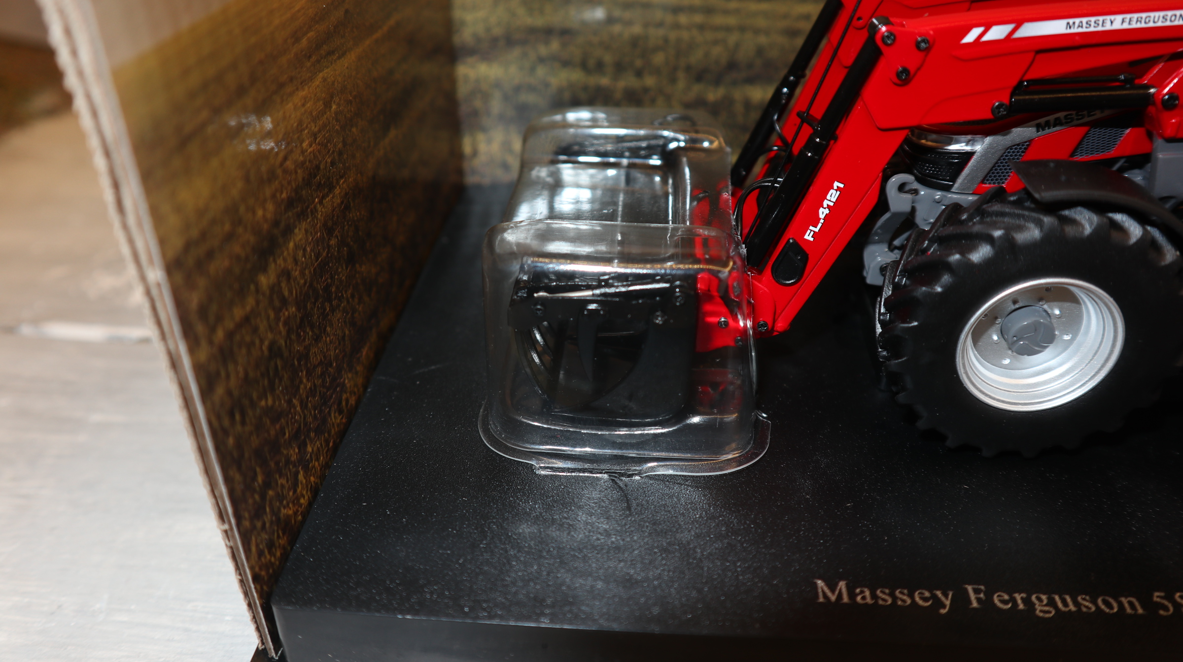 Universal Hobbies UH 6603 in 1:32,  Massey Ferguson 5S.115 mit Frontlader,  NEU in OVP