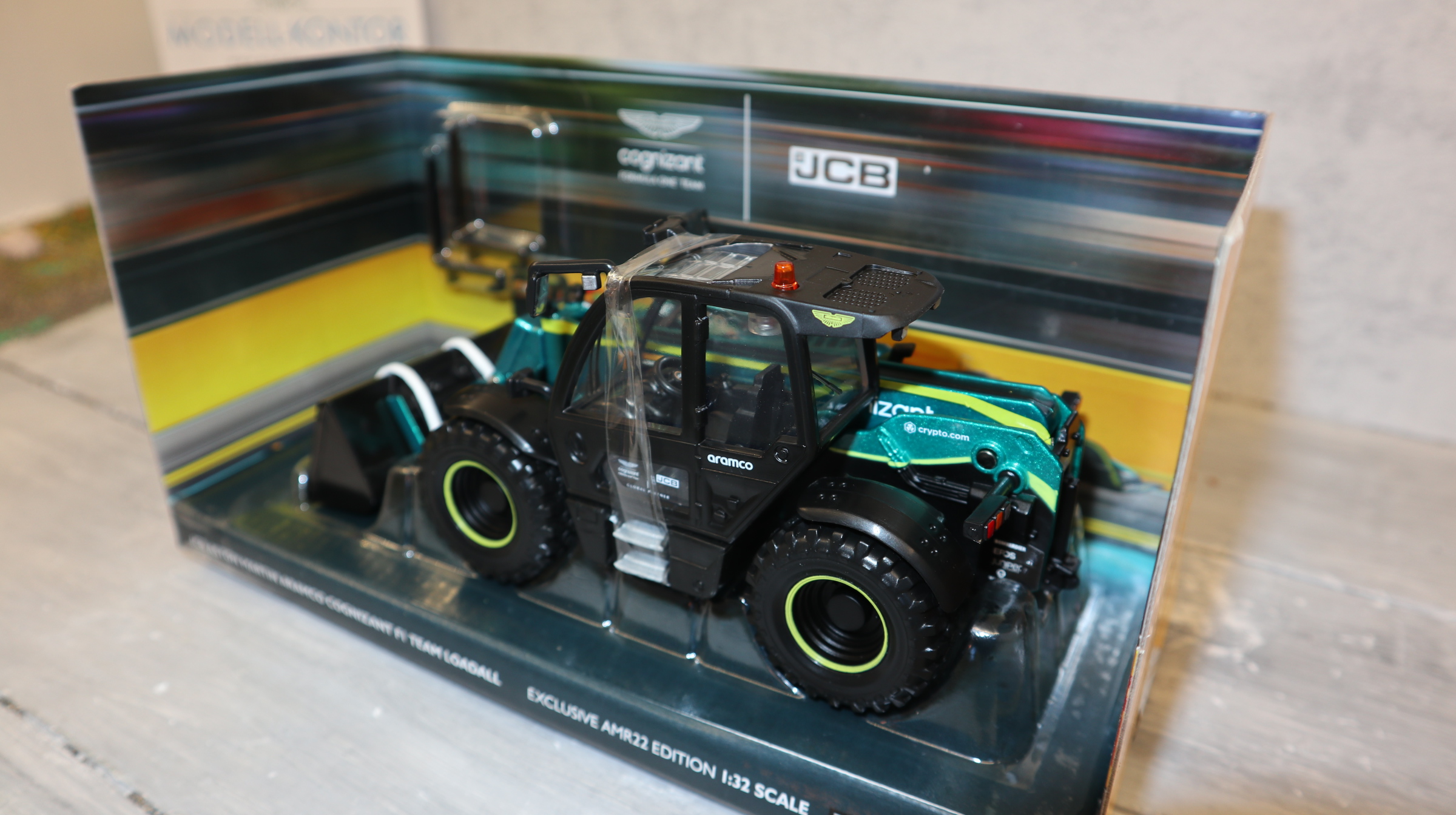 Britains 43271 in 1:32,  Sondermodell ASTON MARTIN JCB 541 Telelader ,  NEU in OVP