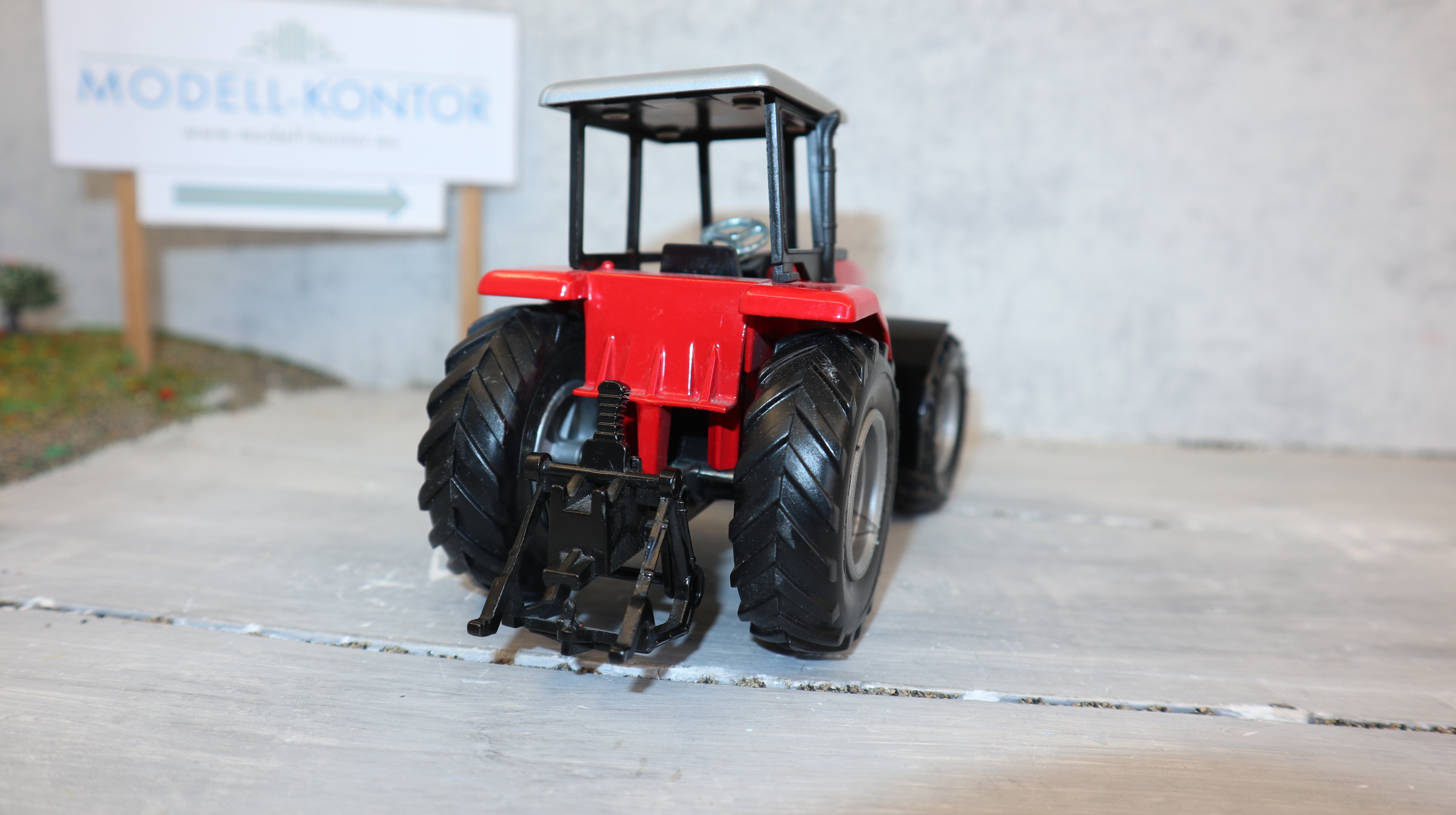 Siku 2868 in 1:32,  Massey Ferguson 9240, Version 2 mit silbernen Felgen, NEU in OVP