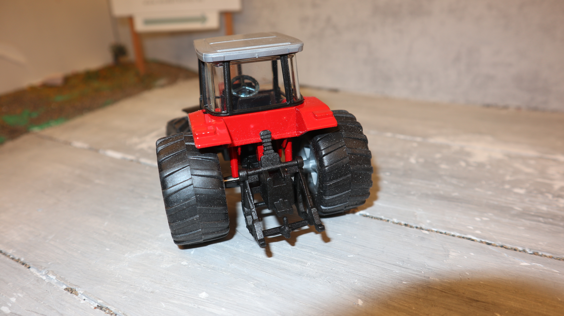 Siku 2654 in 1:32, Massey Ferguson 5355 mit breiten Reifen, Sondermodell ??  NEU in OVP