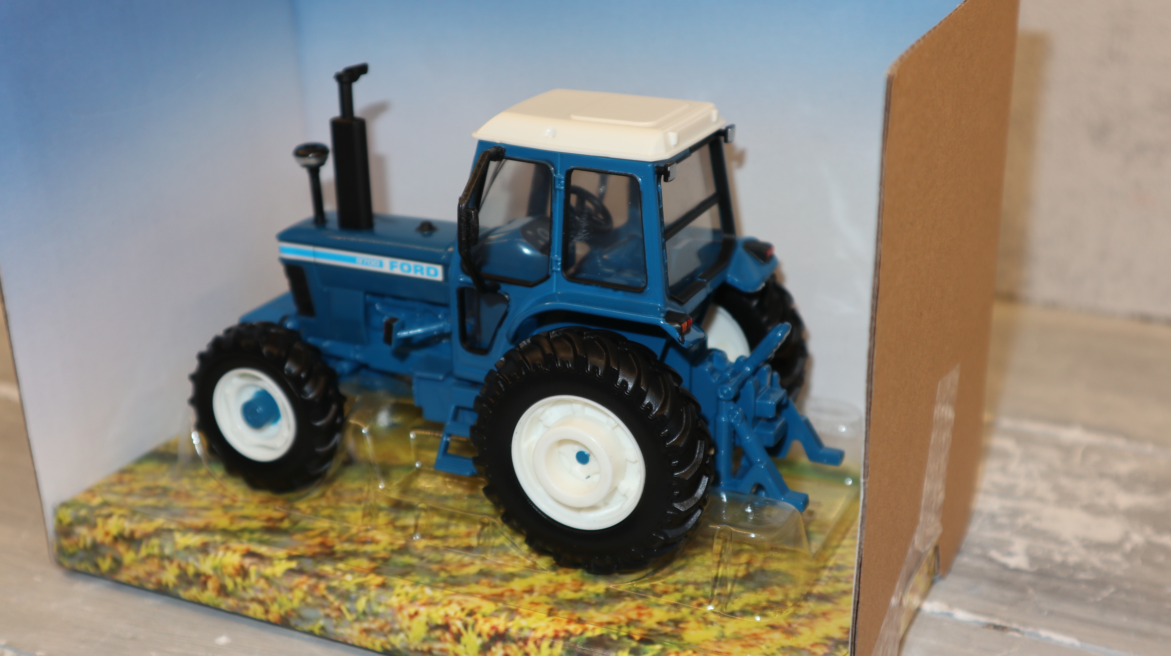 Britains 43409 in 1:32,  Ford 8700 4WD BLAU, nur 1851 Modelle, NEU in OVP