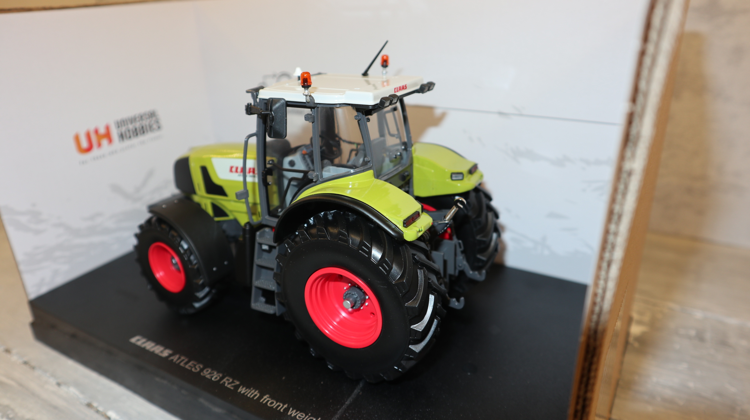 Universal Hobbies UH 6704 in 1:32, Claas Atles 926 RZ Frontgewicht,  NEU in OVP