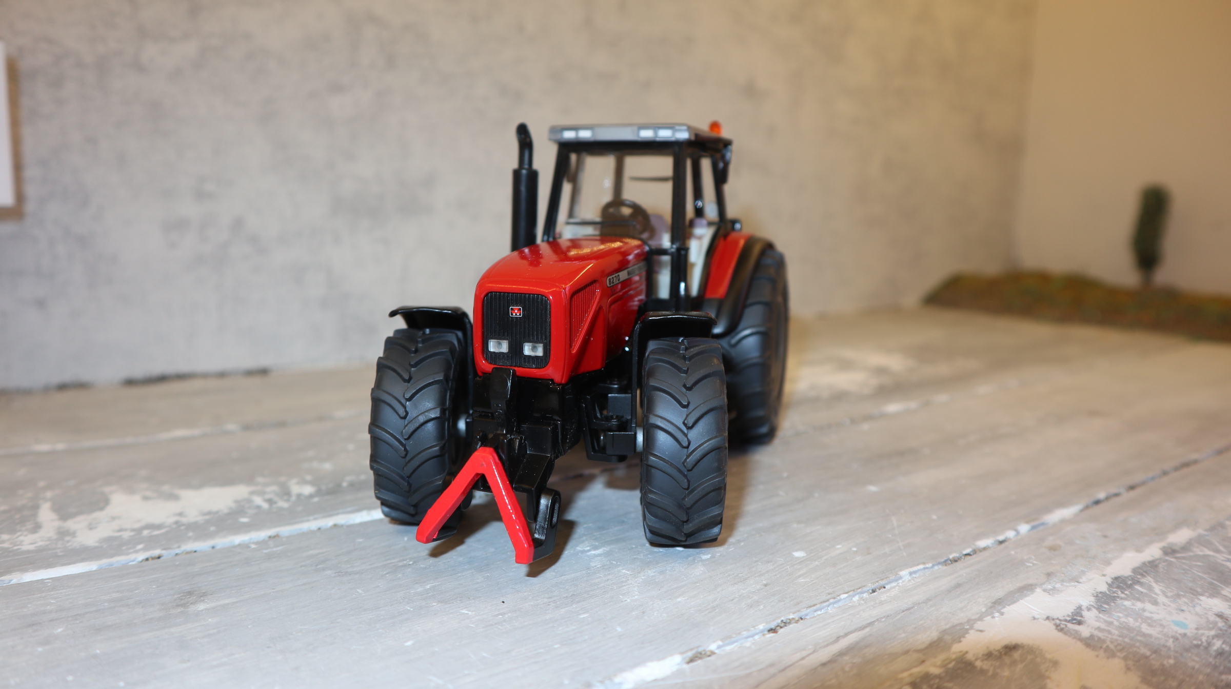 Siku 3251 in 1:32, Massey Ferguson 8270  LCN 2002, NEU in OVP