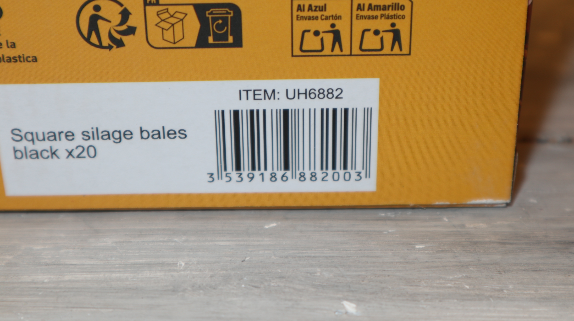 Universal Hobbies UH 6882 in 1:32,  20x Silageballen eckig in schwarzer Folie,  NEU in OVP