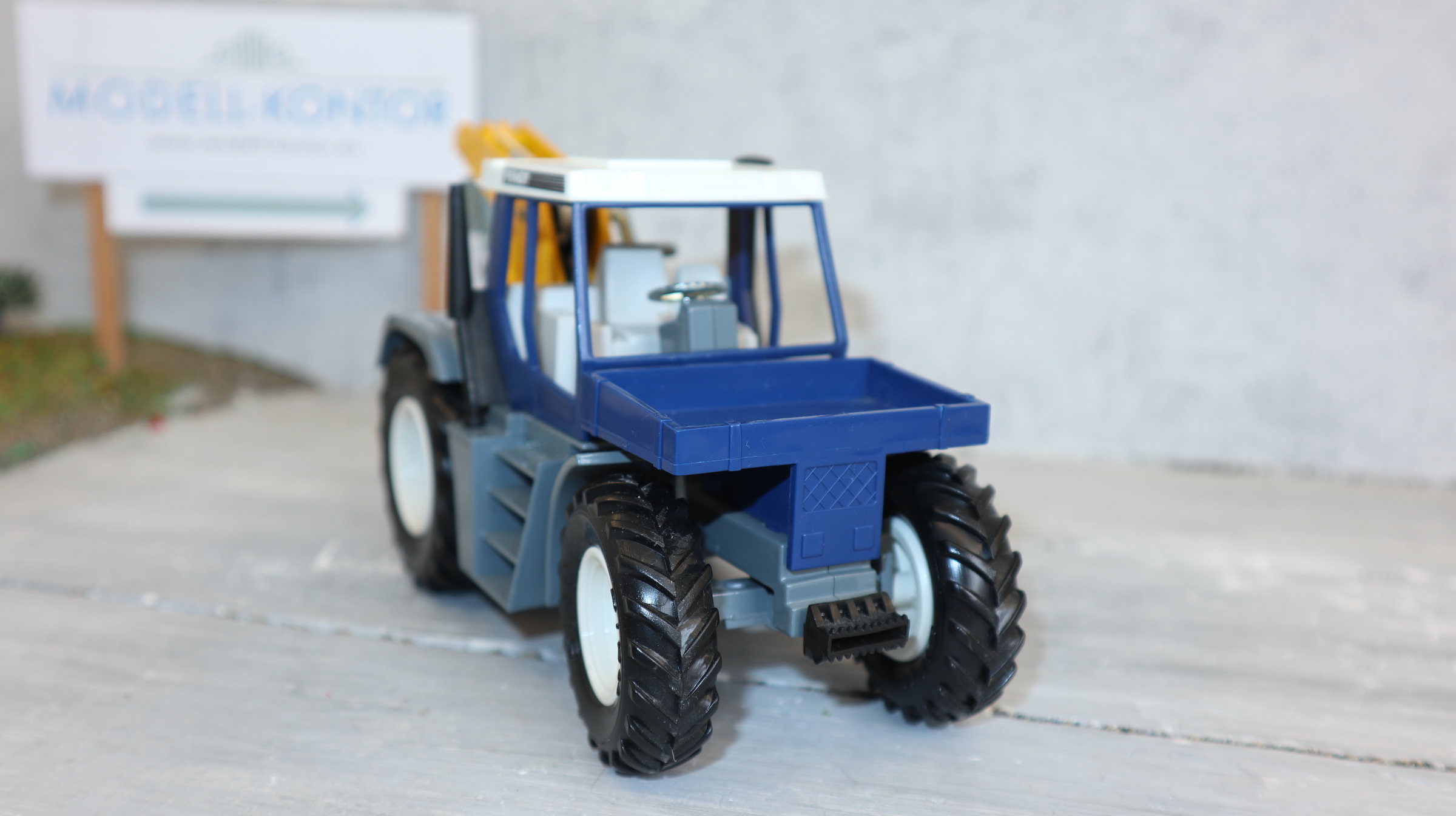 Siku 3456 in 1:32,  Fendt Xylon mit Seilwinde BLAU-GELB, TOP ohne OVP
