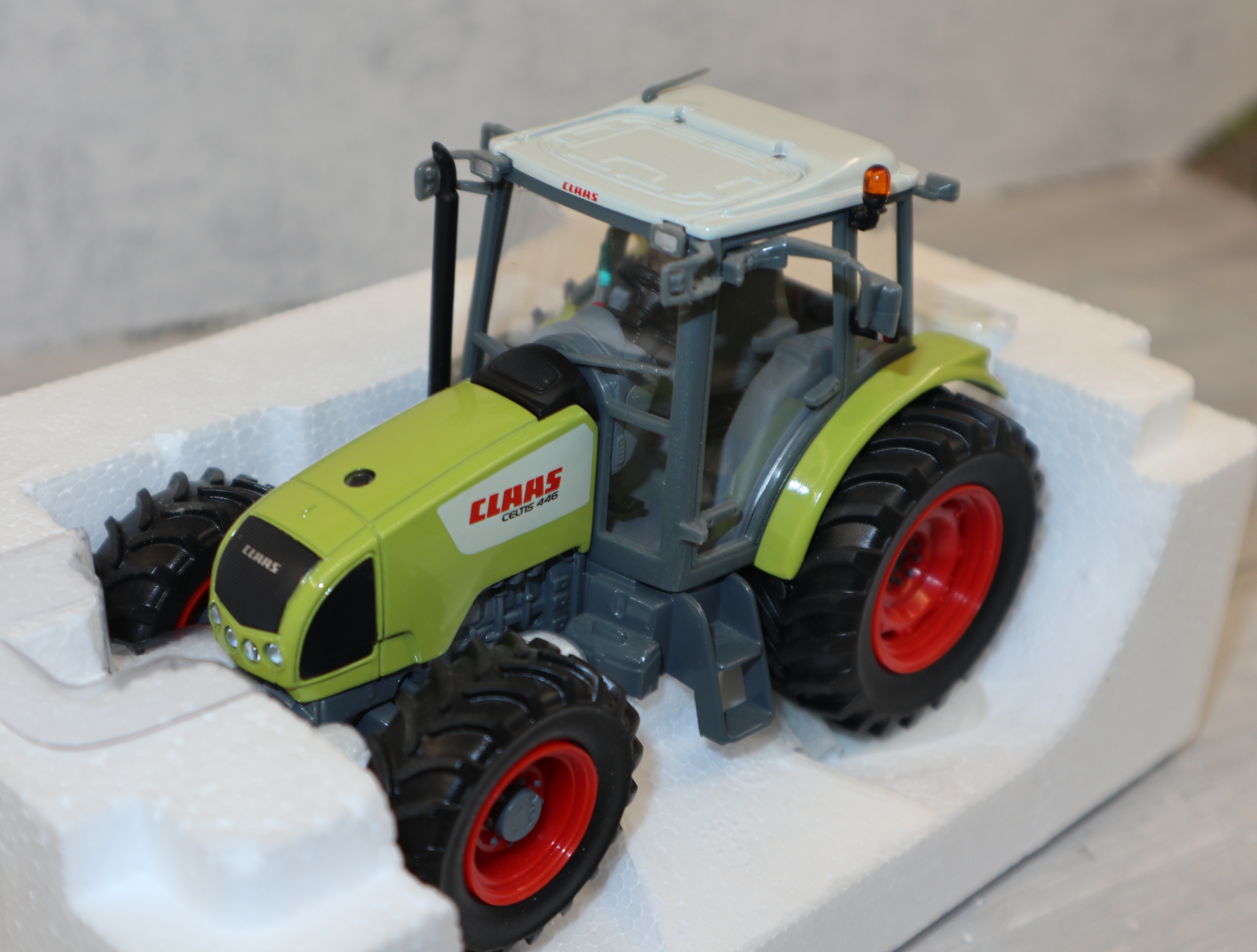 UH 2209 in 1:32  Claas Celtis 446 , NEU in OVP
