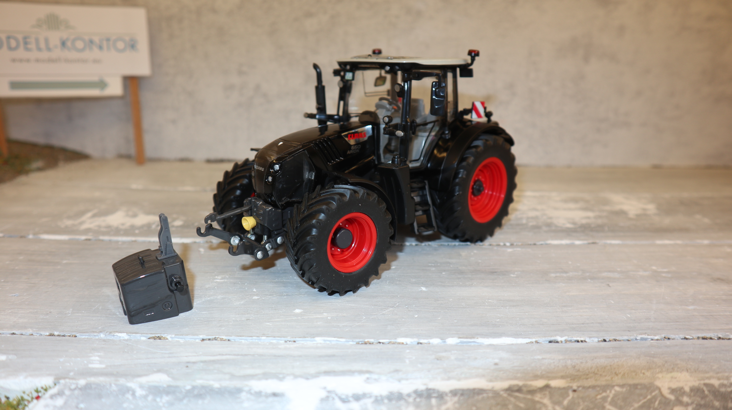 Wiking 02574720 in 1:32,  Claas Arion 660 Gunmetal Black, NEU in OVP