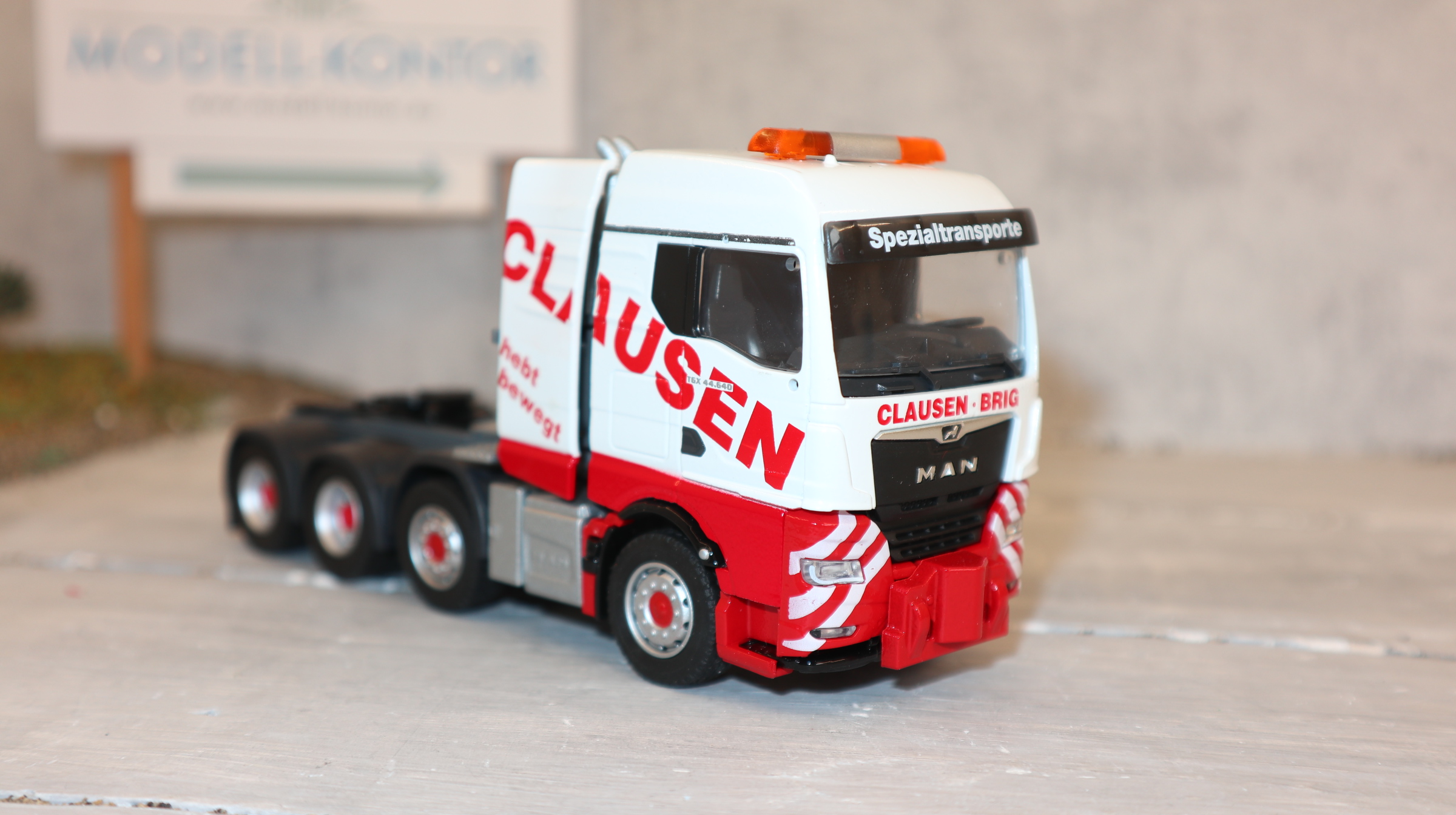 Conrad 80001/02 in 1:50 , MAN TGX TG3 Schwerlast-SZM 8x4, CLAUSEN, NEU in OVP