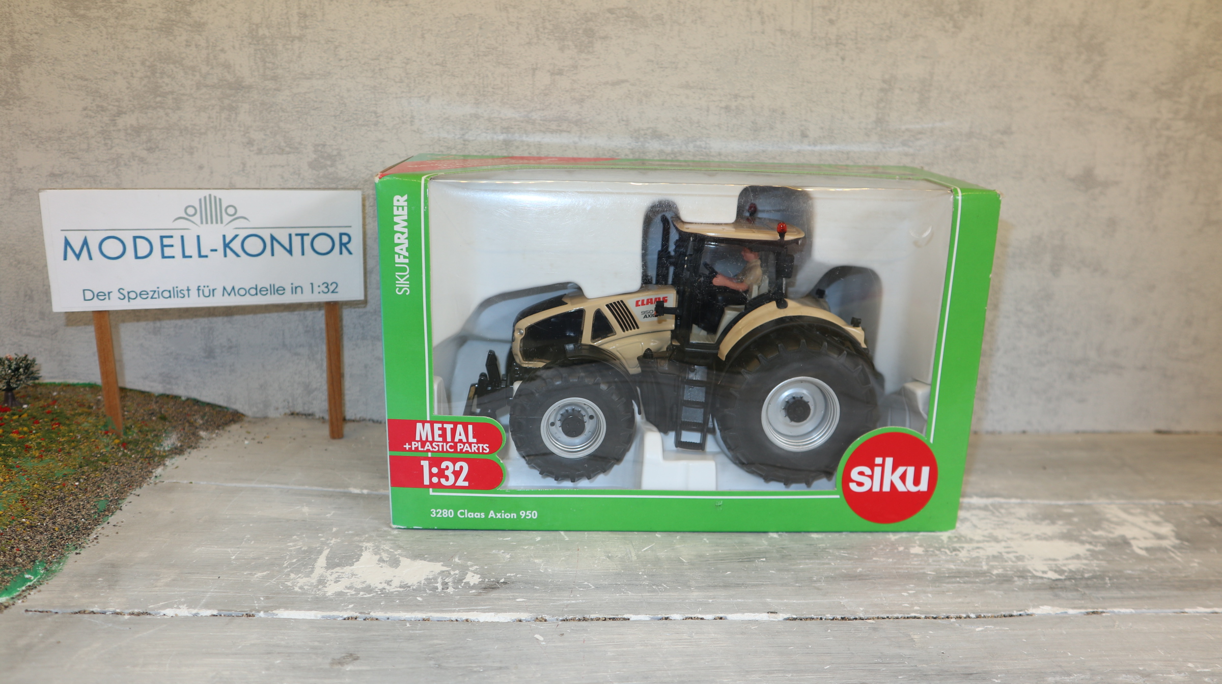 Siku 3280 in 1:32, Claas Axion 950 STOTZ beige, NEU in OVP