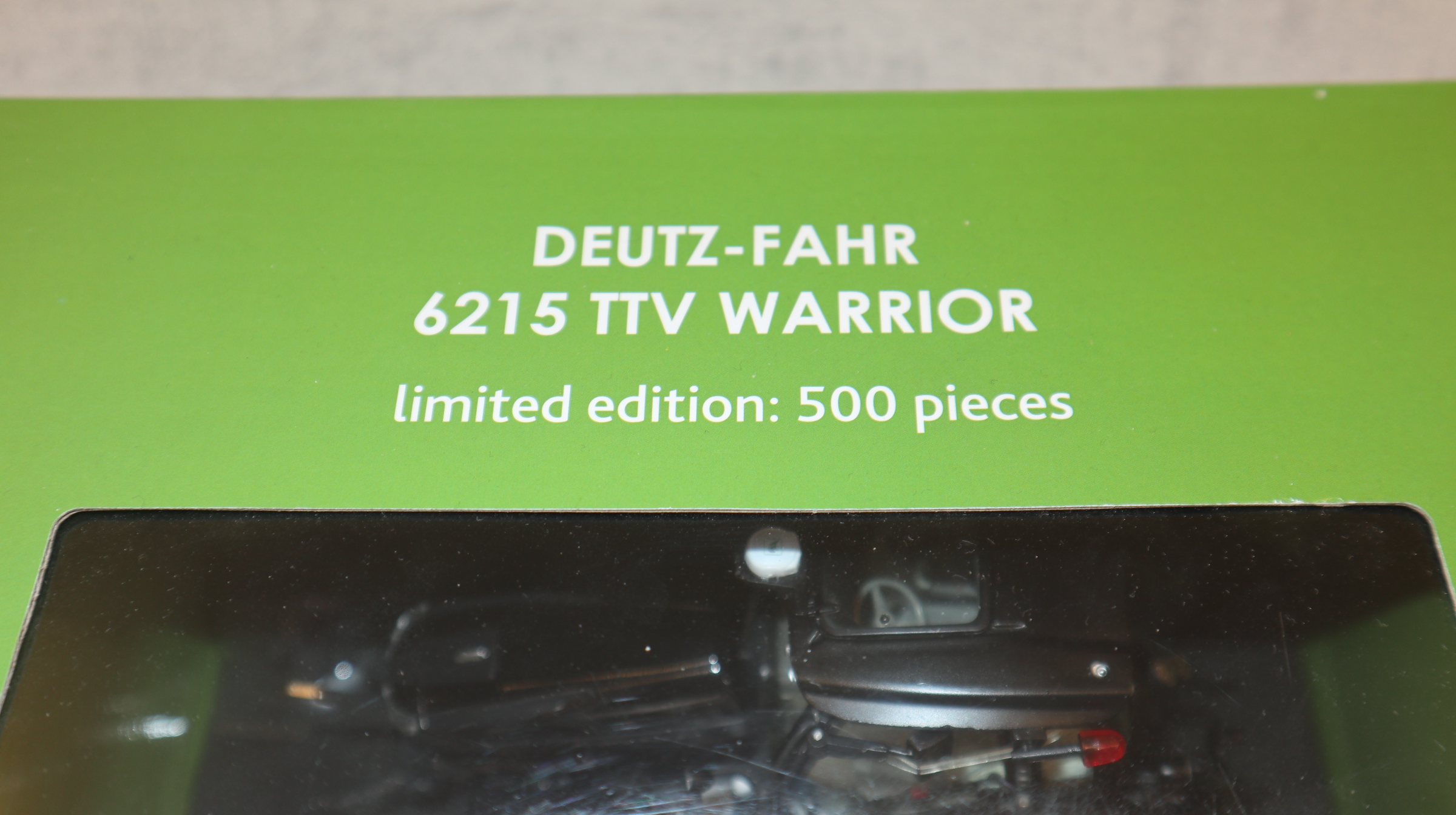 Weise Toys 2054 in 1:32, Deutz-Fahr 6215 TTV Warrior black, NEU in OVP