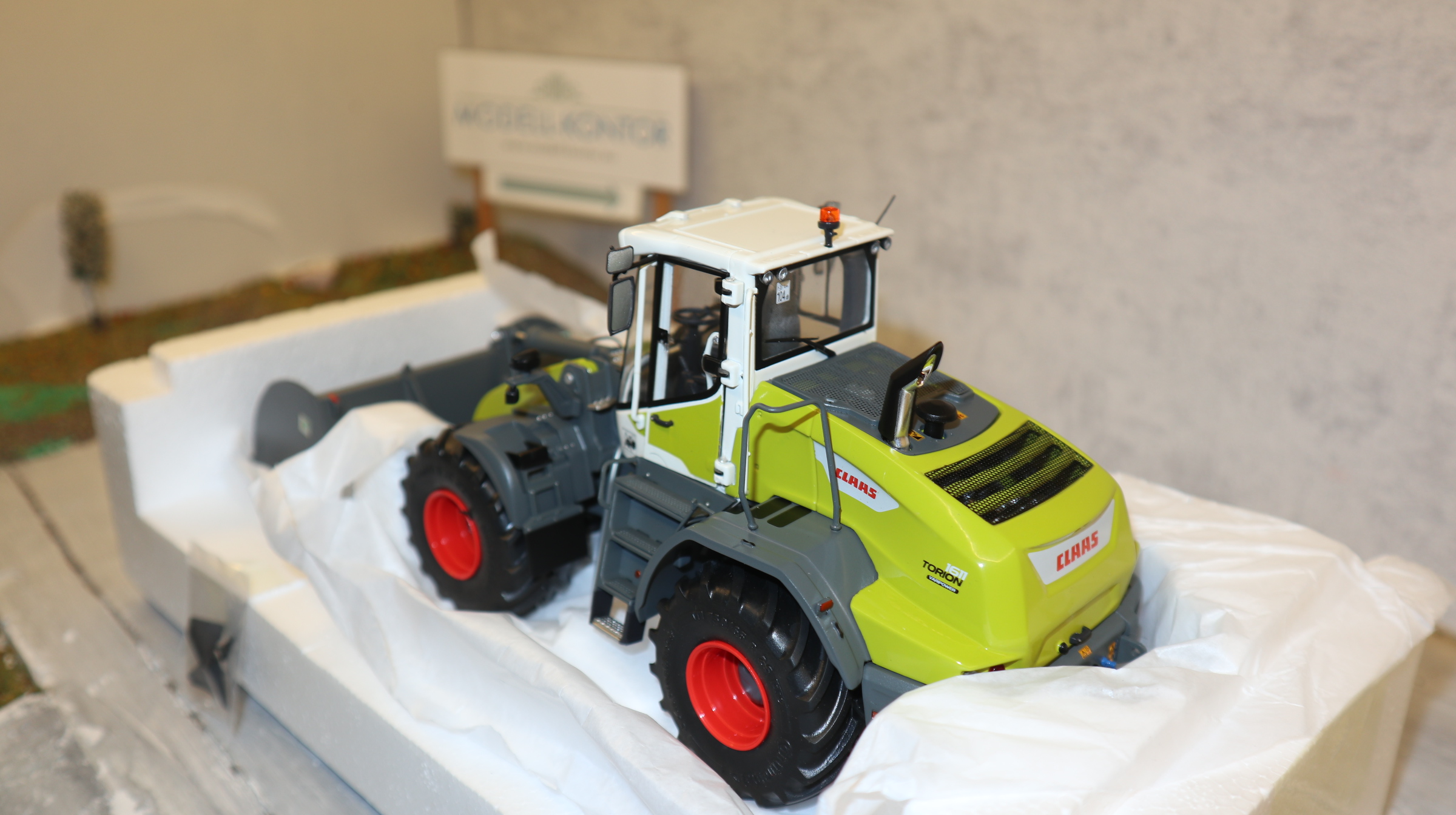 AT Collections 3200201 in 1:32, Claas Torion 1611 Radlader NEU in OVP