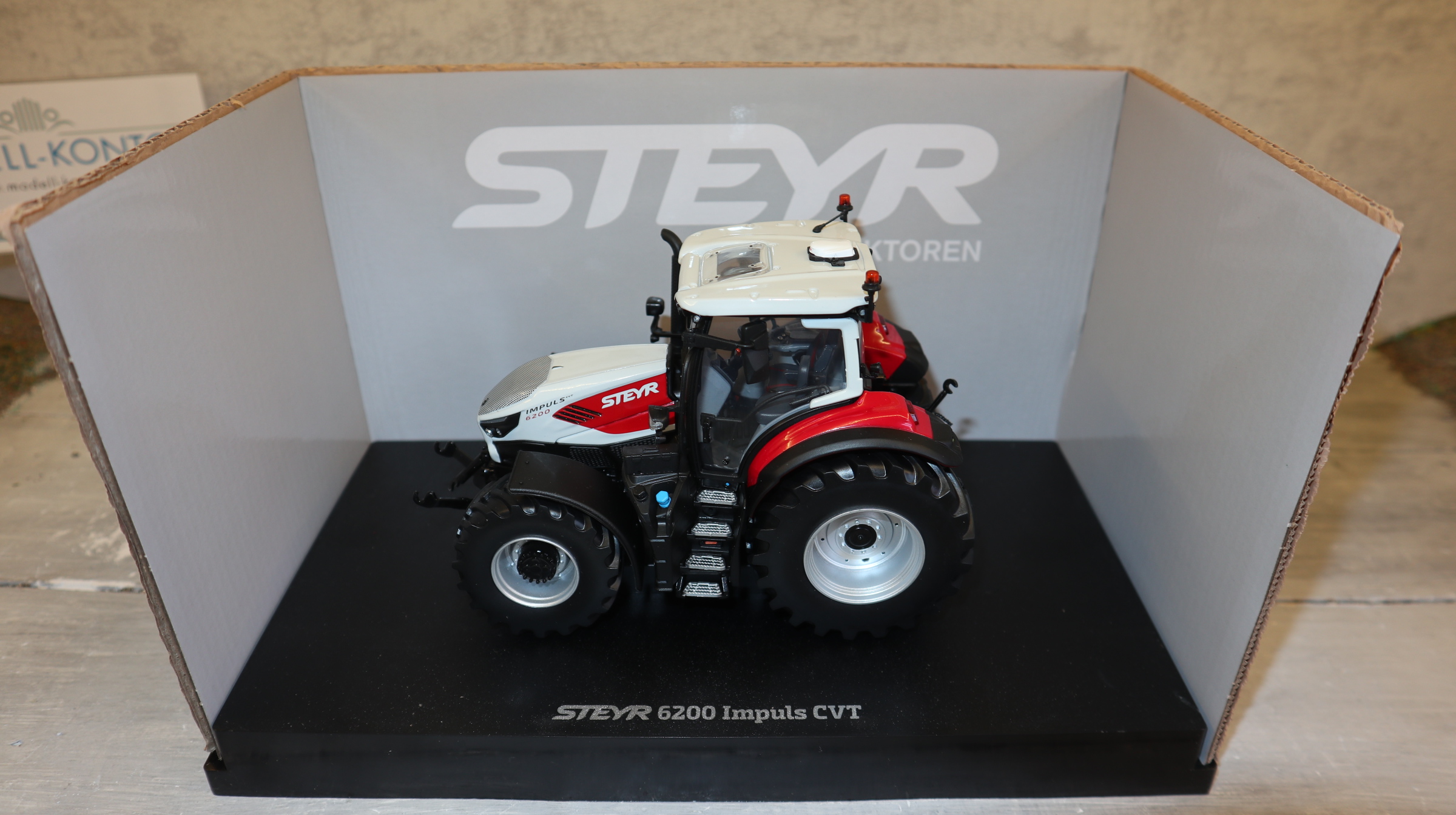 Universal Hobbies UH 6812 in 1:32, Steyr 6200 CVT,  NEU in OVP