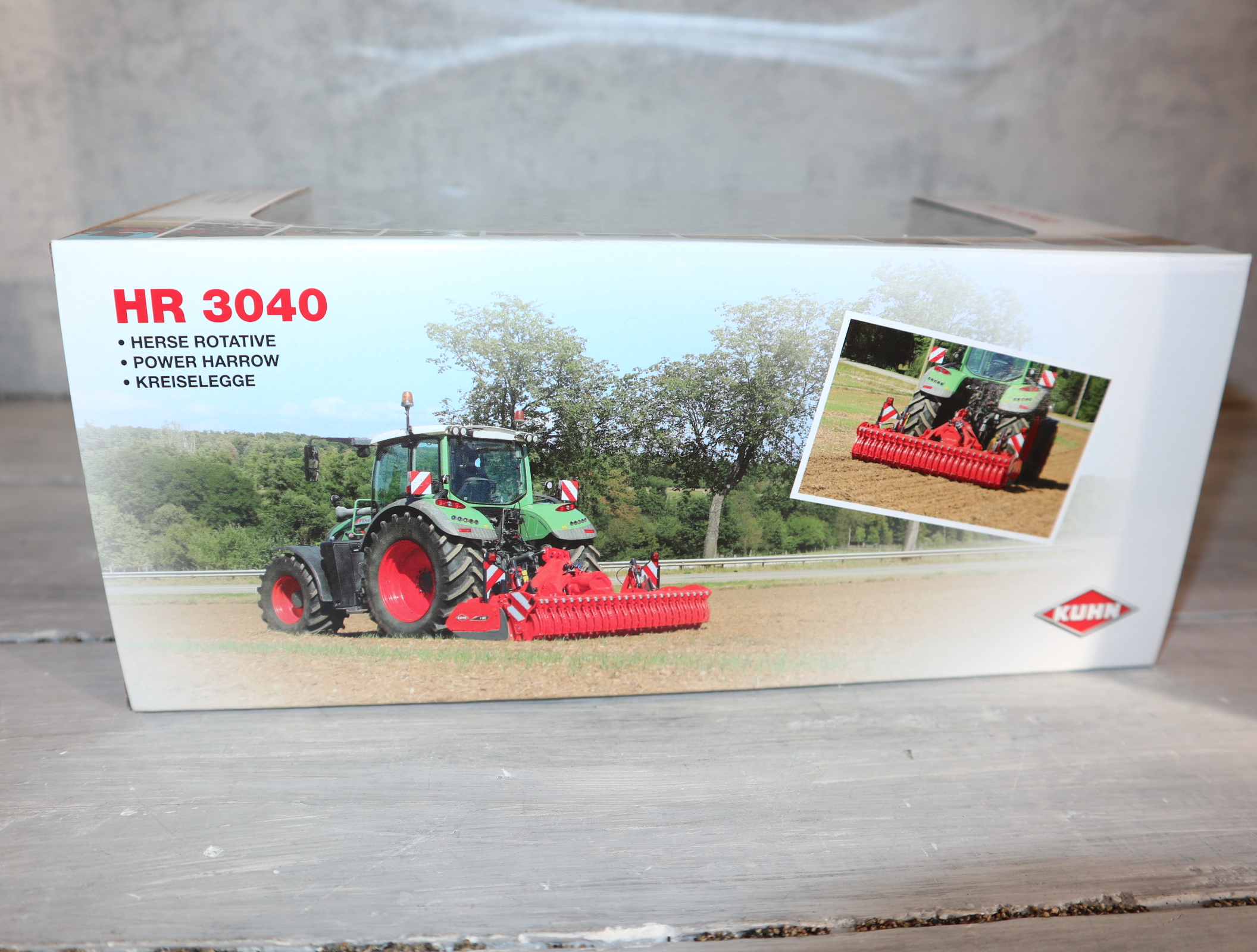 UH 5219 1:32  KUHN HR 3040 Kreiselegge neu in OVP