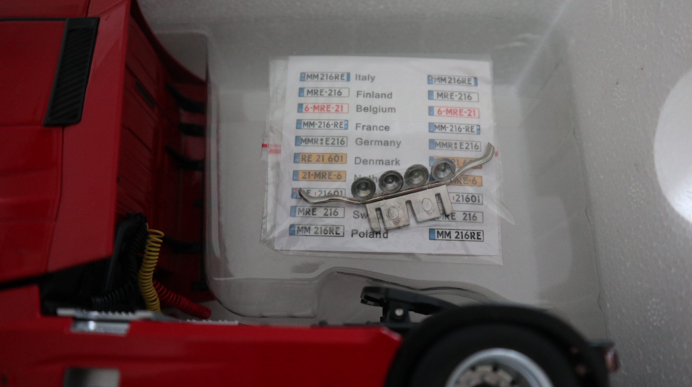 MarGe 2205-03 in 1:32,  RENAULT T 4x2 in rot als SZM. NEU in OVP