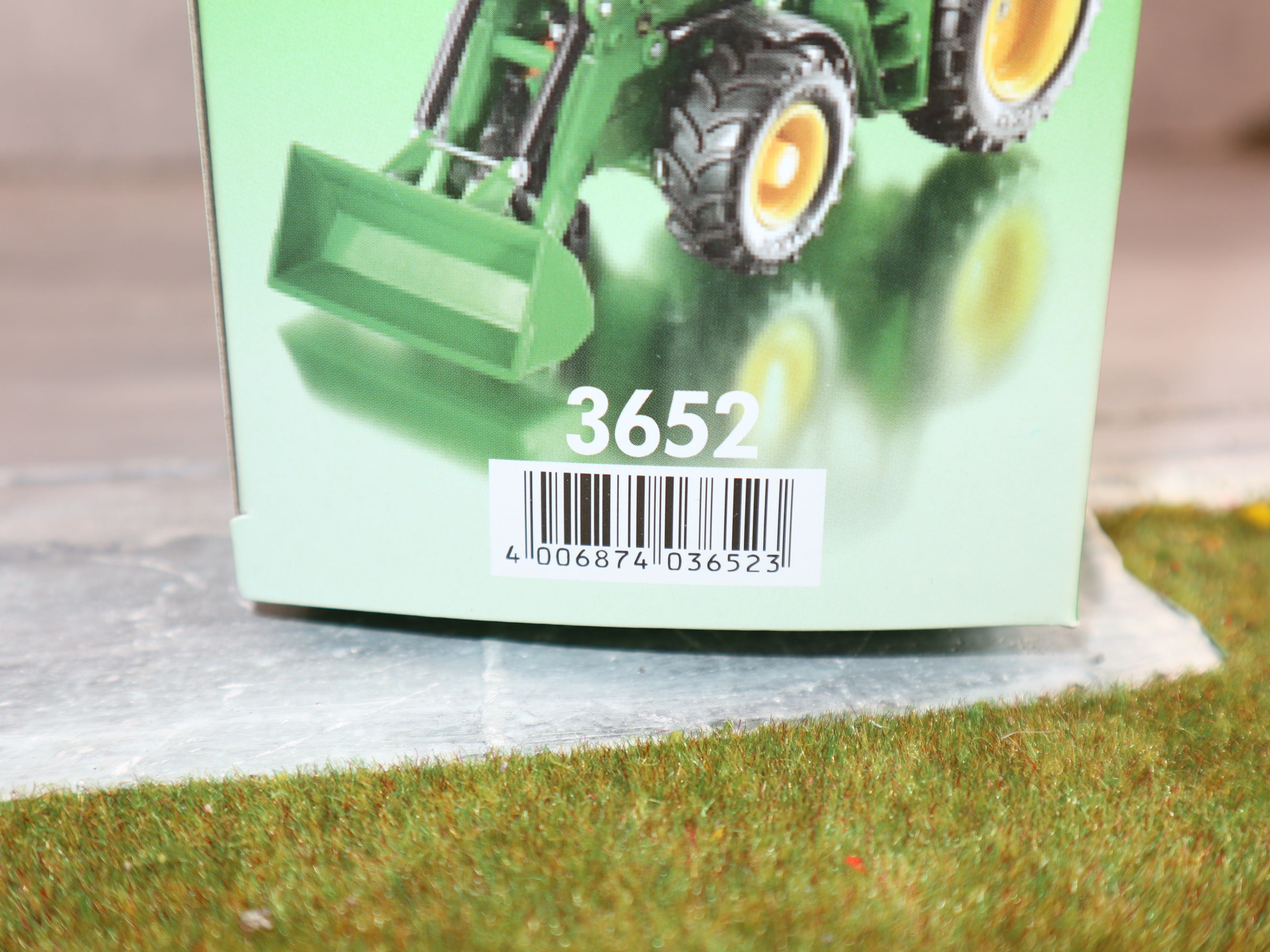 Siku 3652 in 1:32 John Deere mit Frontlader und Wechselsystem, NEU in OVP