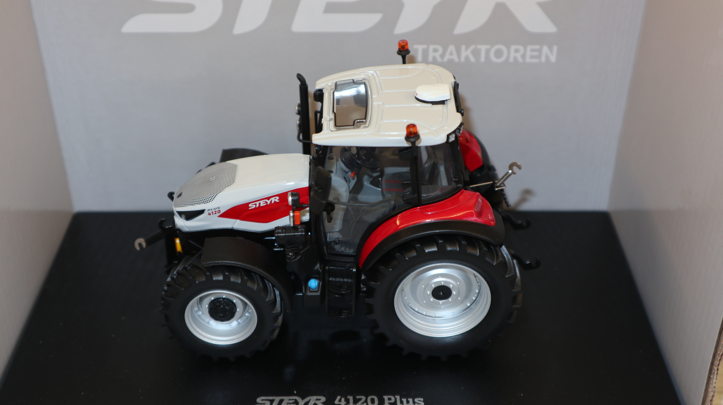 Universal Hobbies UH 6853 in 1:32,  Steyr 4120 Plus  NEU in OVP