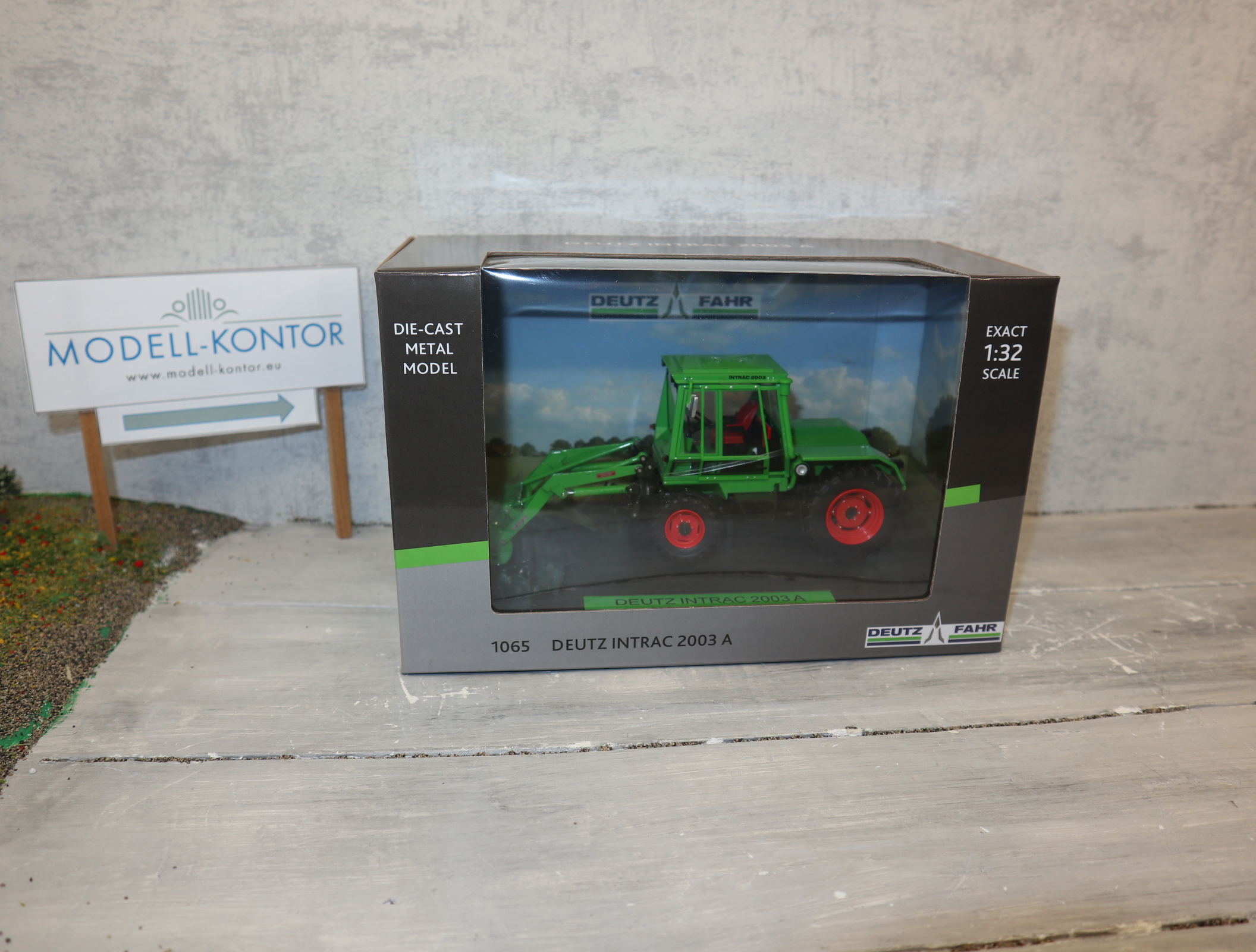 Weise Toys 1065  in 1:32 Deutz INTRAC mit Frontlader NEU in OVP