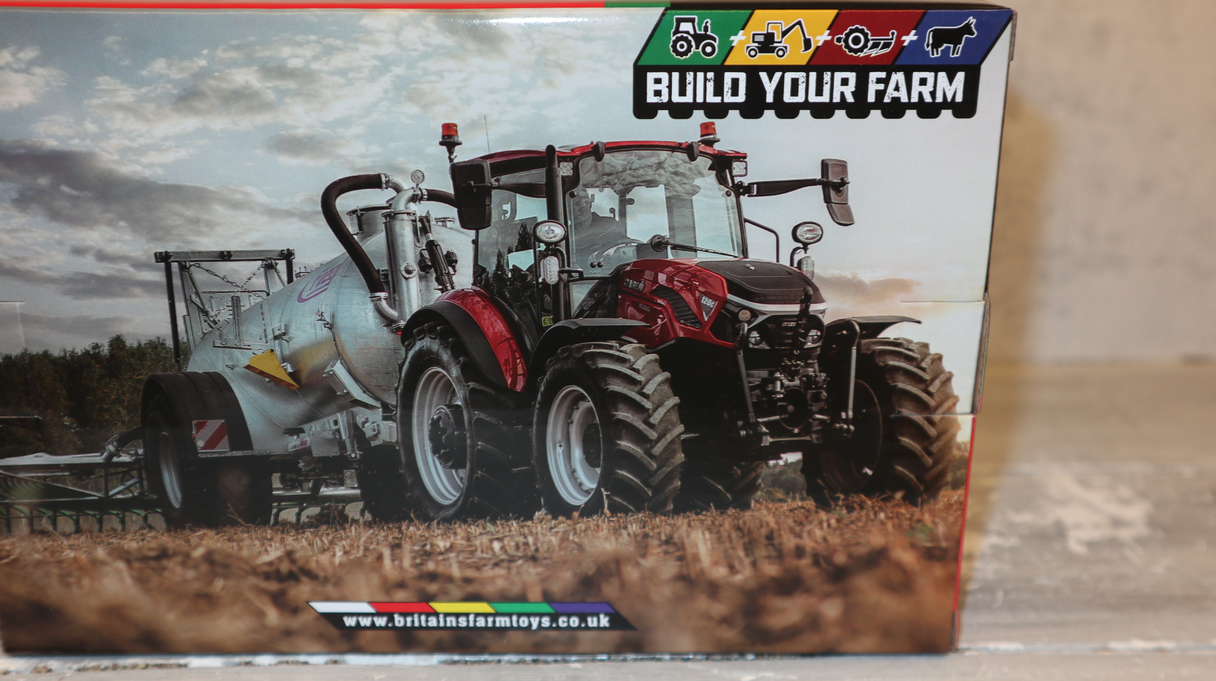 Britains 43428 in 1:32,  CASE IH Farmall 120 C ,  NEU in OVP