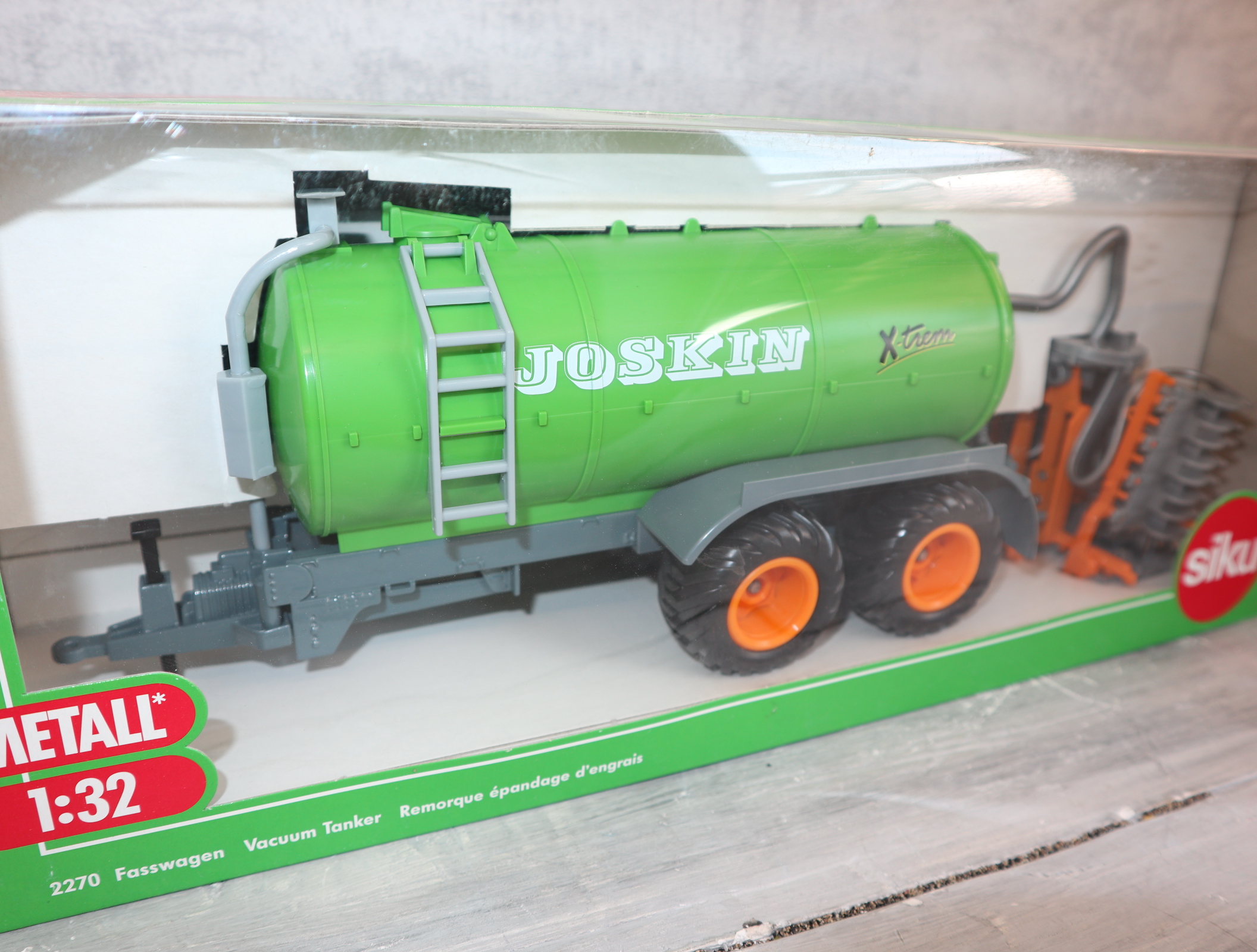 Siku 2270 1:32,  Fasswagen JOSKIN grün-grau, NEU in OVP