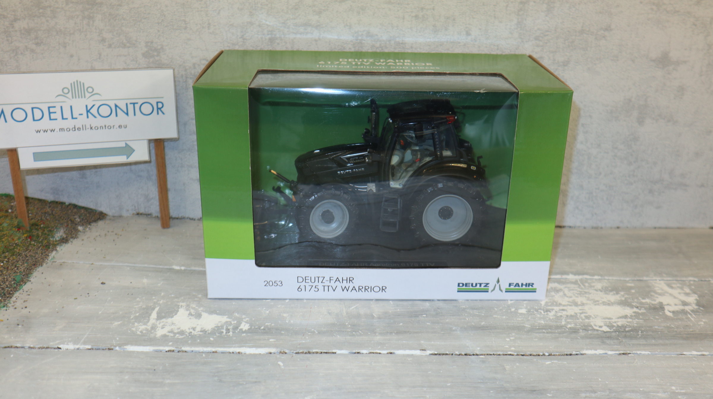 Weise Toys 2053 in 1:32, Deutz-Fahr 6175 TTV Warrior black, NEU in OVP
