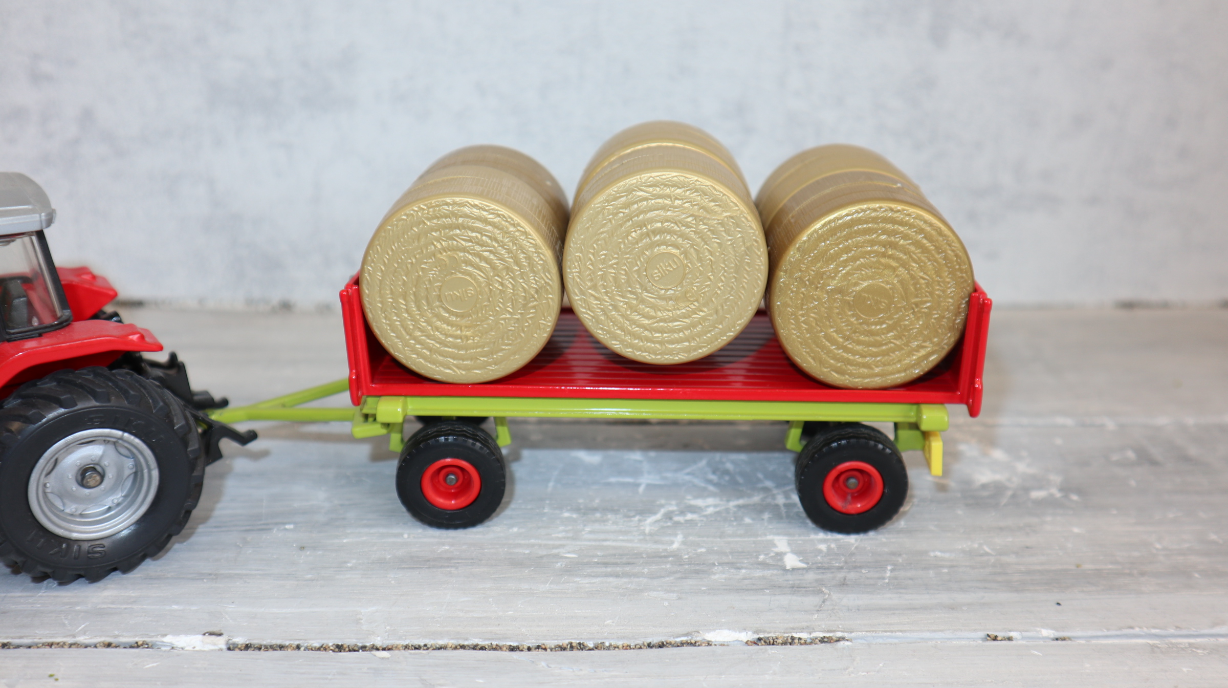 Siku 3955 in 1:32,  Massey Ferguson 4270 mit Ballenanhänger, Version 2 , STOLL,  NEU in OVP